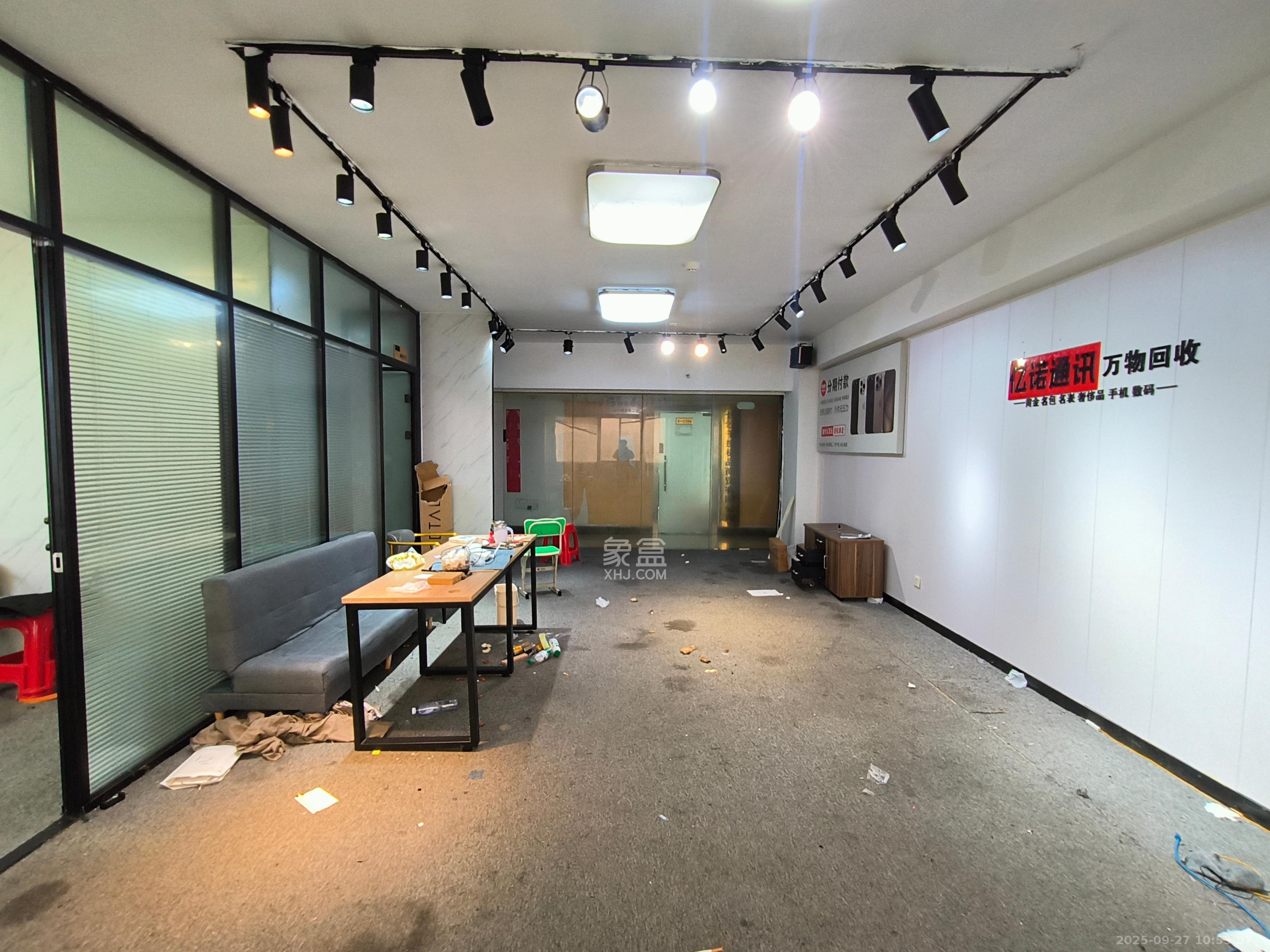 鸿运凯旋国际（科佳电脑城）  1室2厅1卫   2800.00元/月室内图