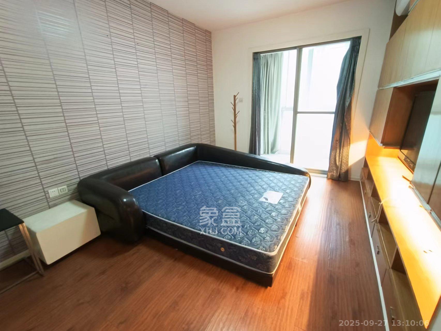 阳光100二期 2室2厅1卫 2600.0元/月 阳光100二期 2室2厅1卫 2600.0元/月室内图