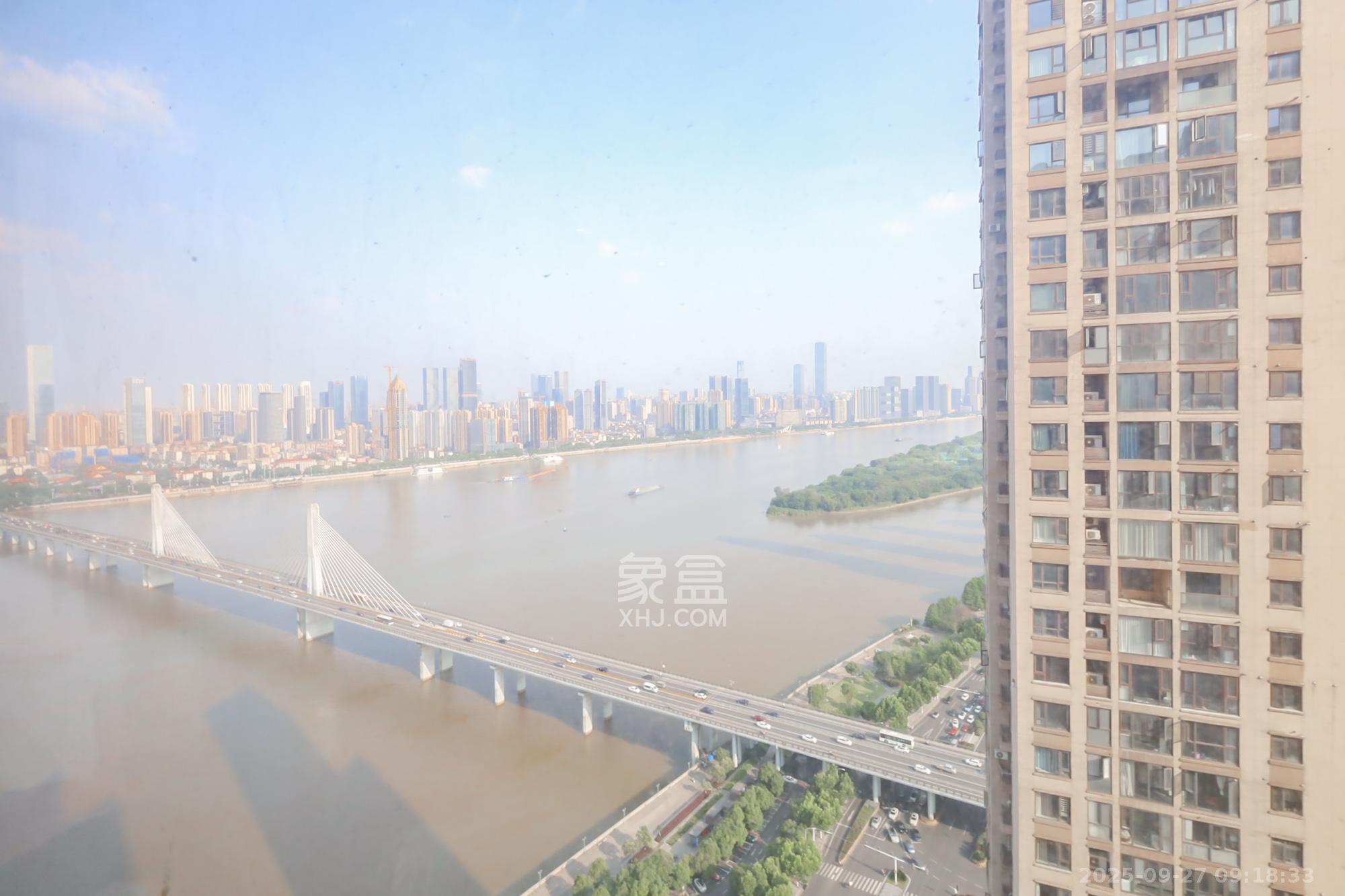 世茂外滩里（世茂铂翠湾三期）  3室2厅1卫    3980.0元/月室内图