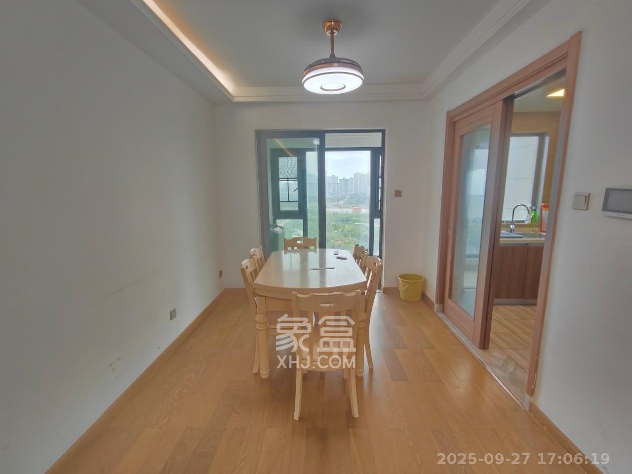 阳光城尚东湾青柠园  4室2厅2卫    2900.0元/月室内图