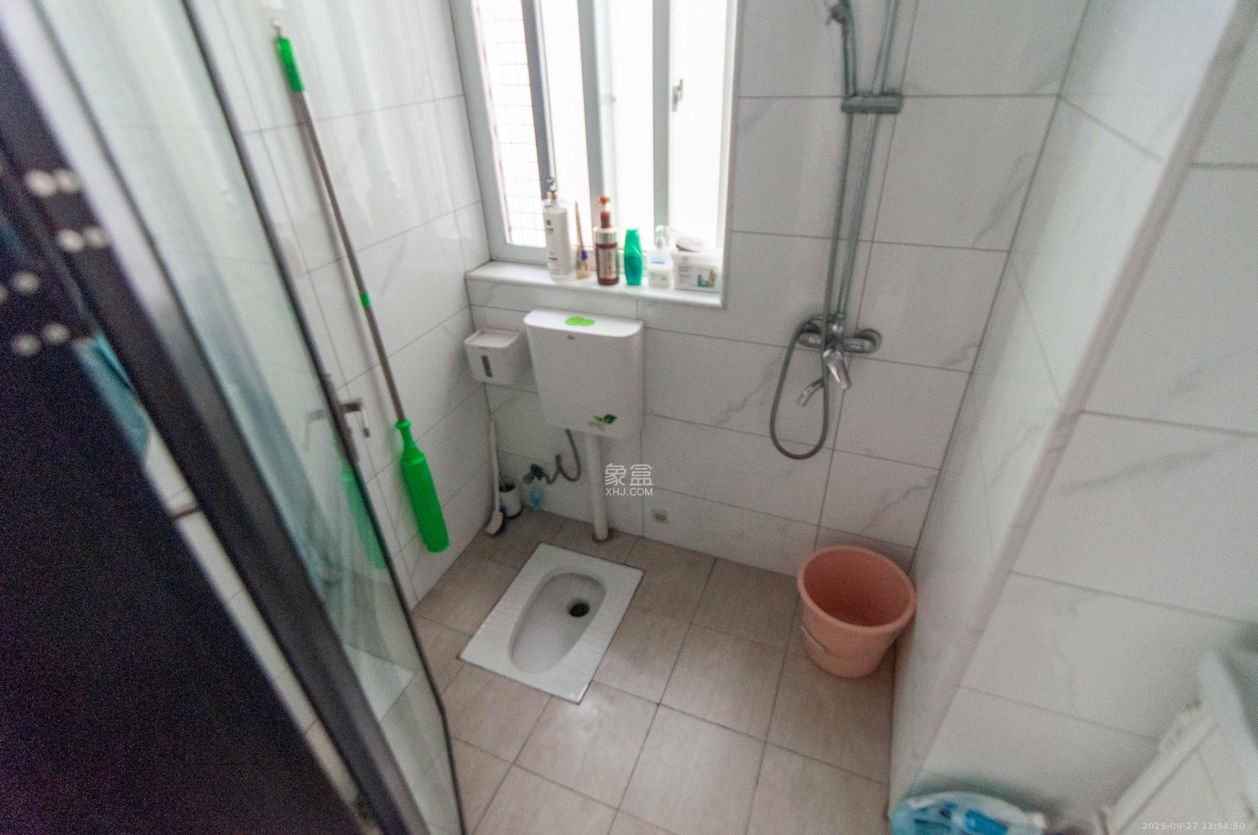 锦绣家园 6室2厅2卫 86.8万 锦绣家园 6室2厅2卫 86.8万卫生间