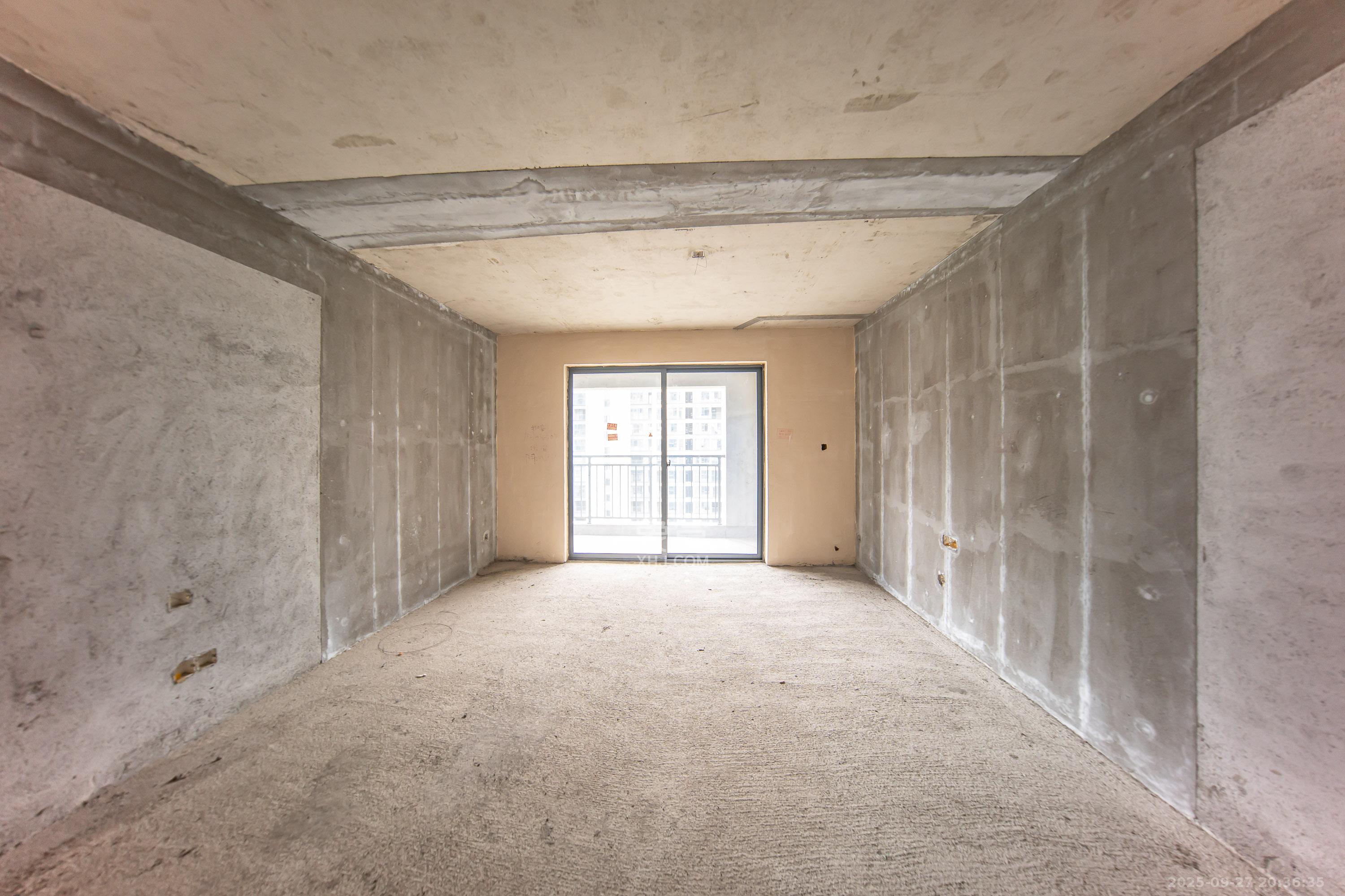 汉高学士府 4室2厅2卫 98.0万 汉高学士府 4室2厅2卫 98.0万客厅