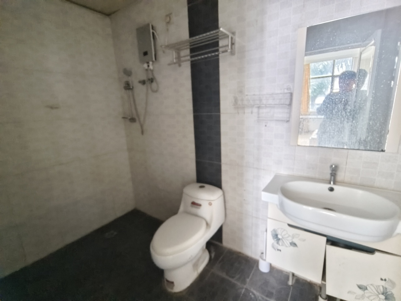 蓝海佳园  1室1厅1卫    1300.0元/月室内图