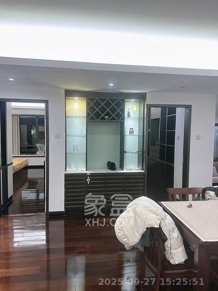 亚华香舍花都 3室2厅2卫 3800.0元/月 亚华香舍花都 3室2厅2卫 3800.0元/月室内图