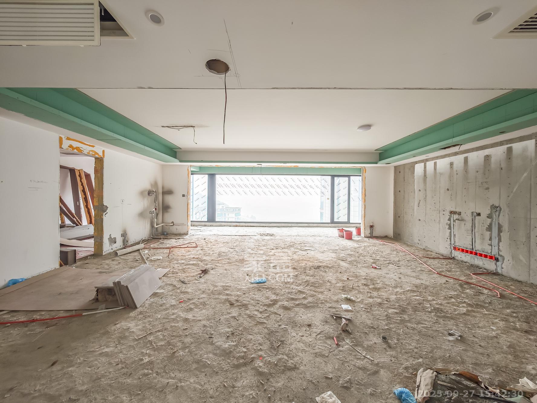 长沙万境潇湘 1室2厅3卫 280.0万 长沙万境潇湘 1室2厅3卫 280.0万客厅