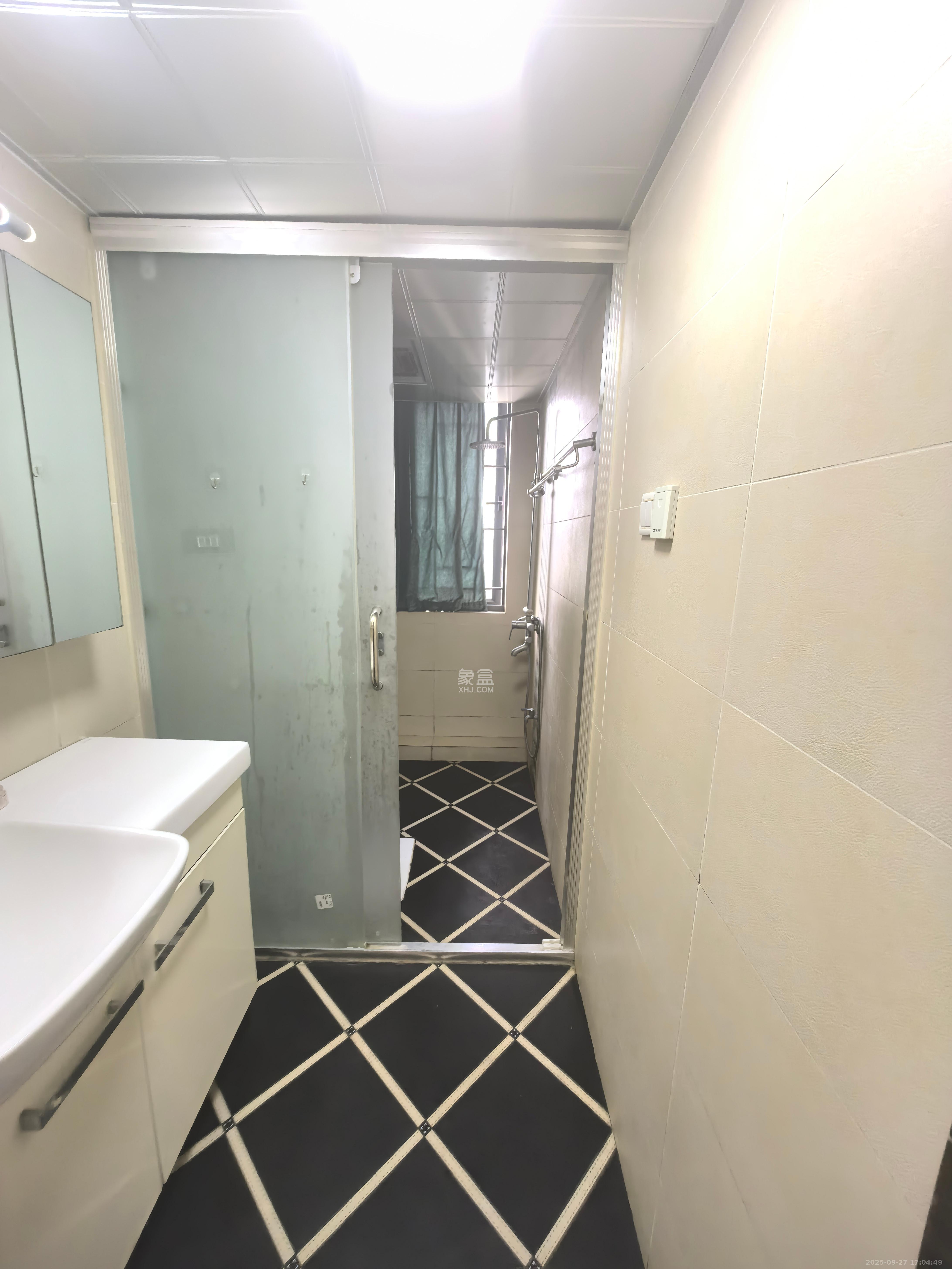 莱茵城  3室2厅1卫    2000.0元/月室内图