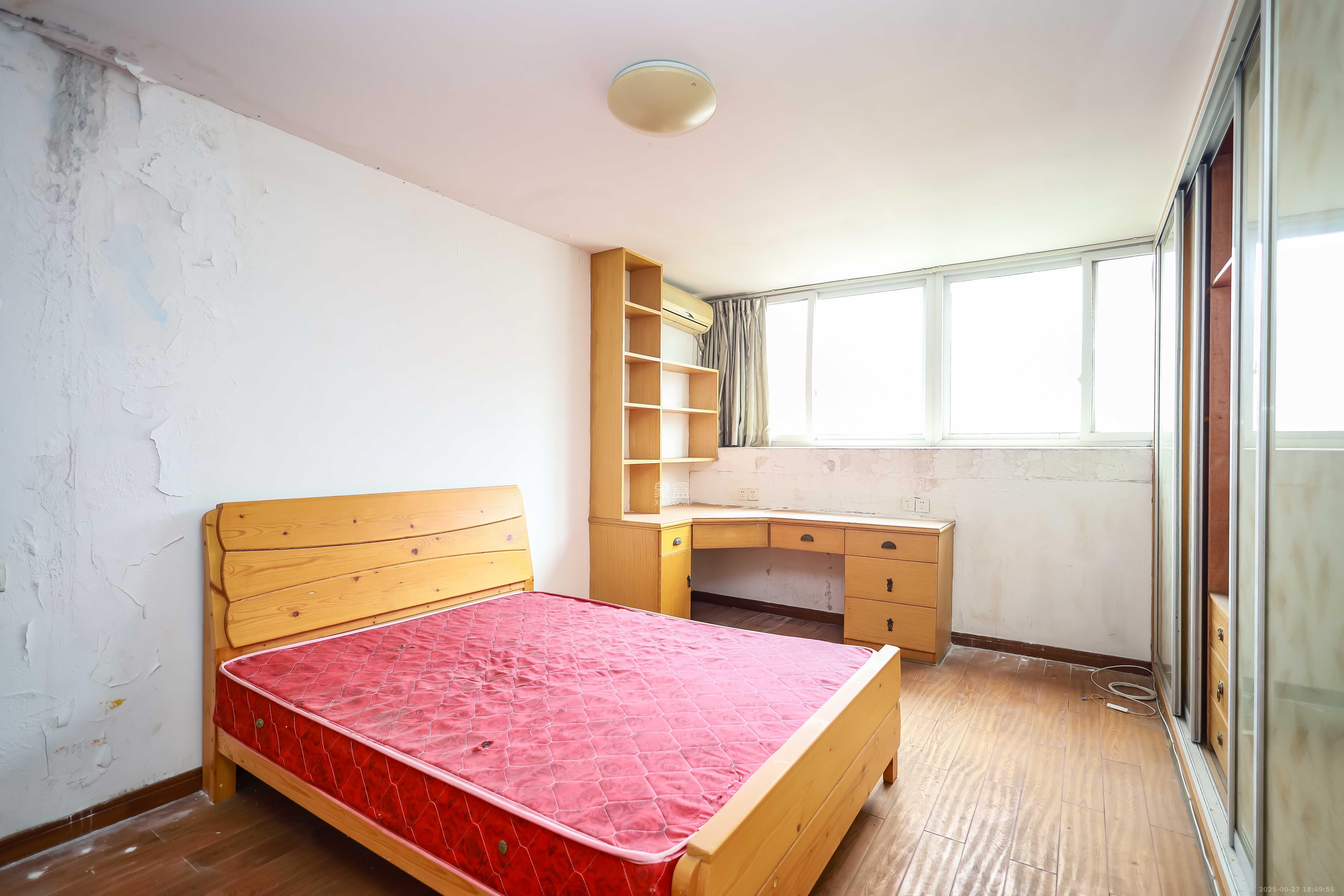 咸嘉新村嘉旺苑 5室3厅3卫 98.0万 咸嘉新村嘉旺苑 5室3厅3卫 98.0万卧室