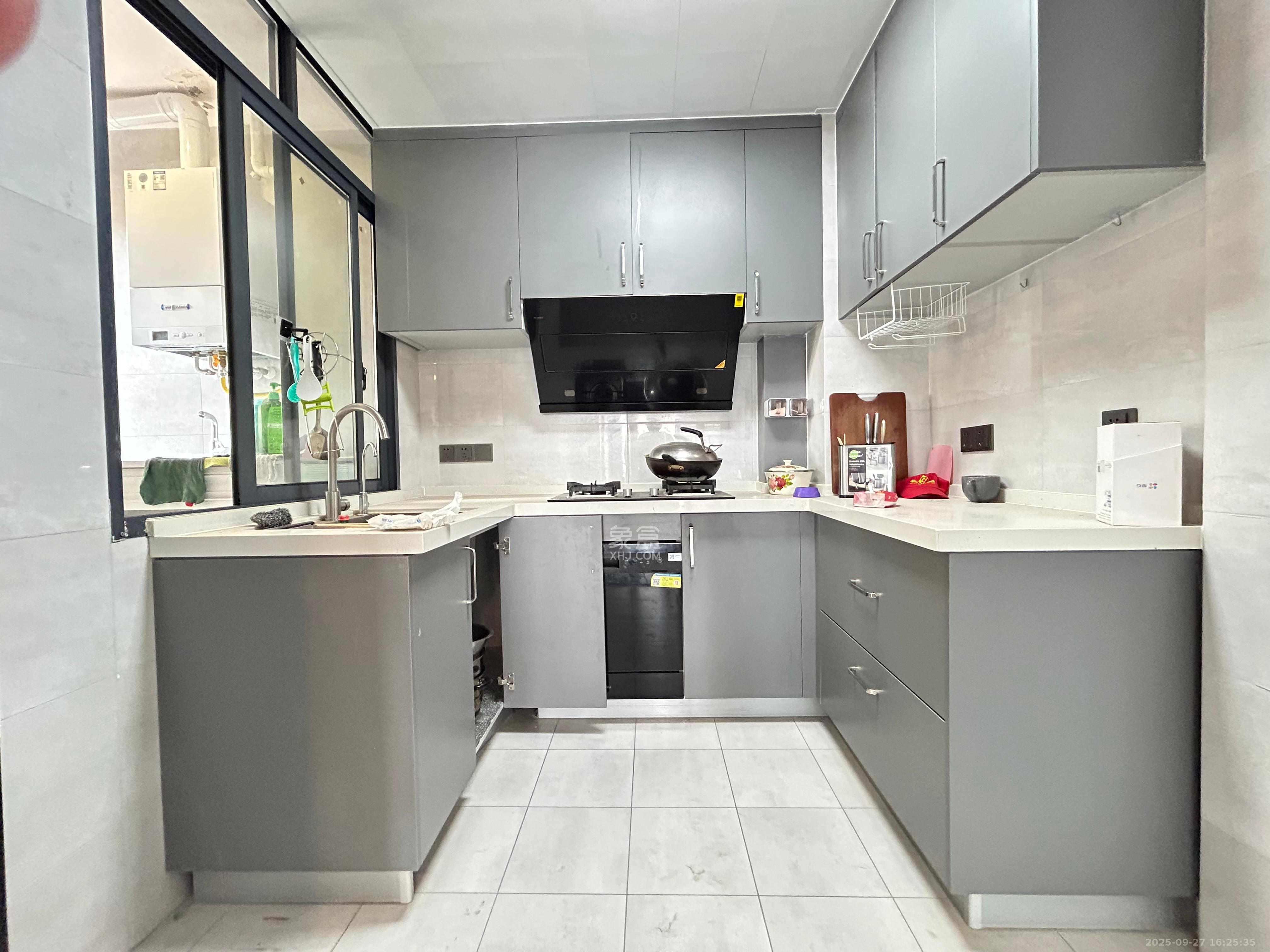 山水誉峰  3室2厅2卫    3800.0元/月室内图