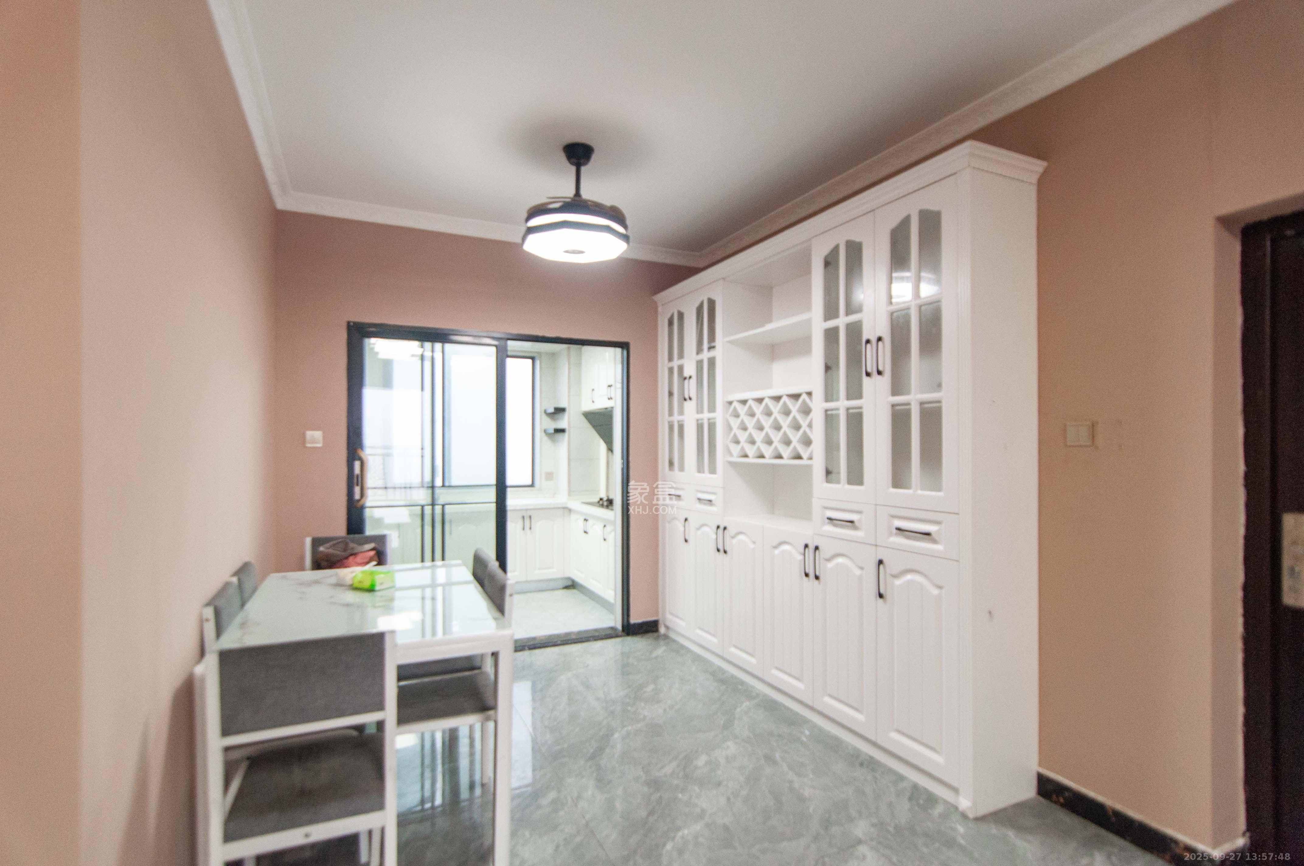 振业城三期 4室2厅2卫 140.0万 振业城三期 4室2厅2卫 140.0万客厅