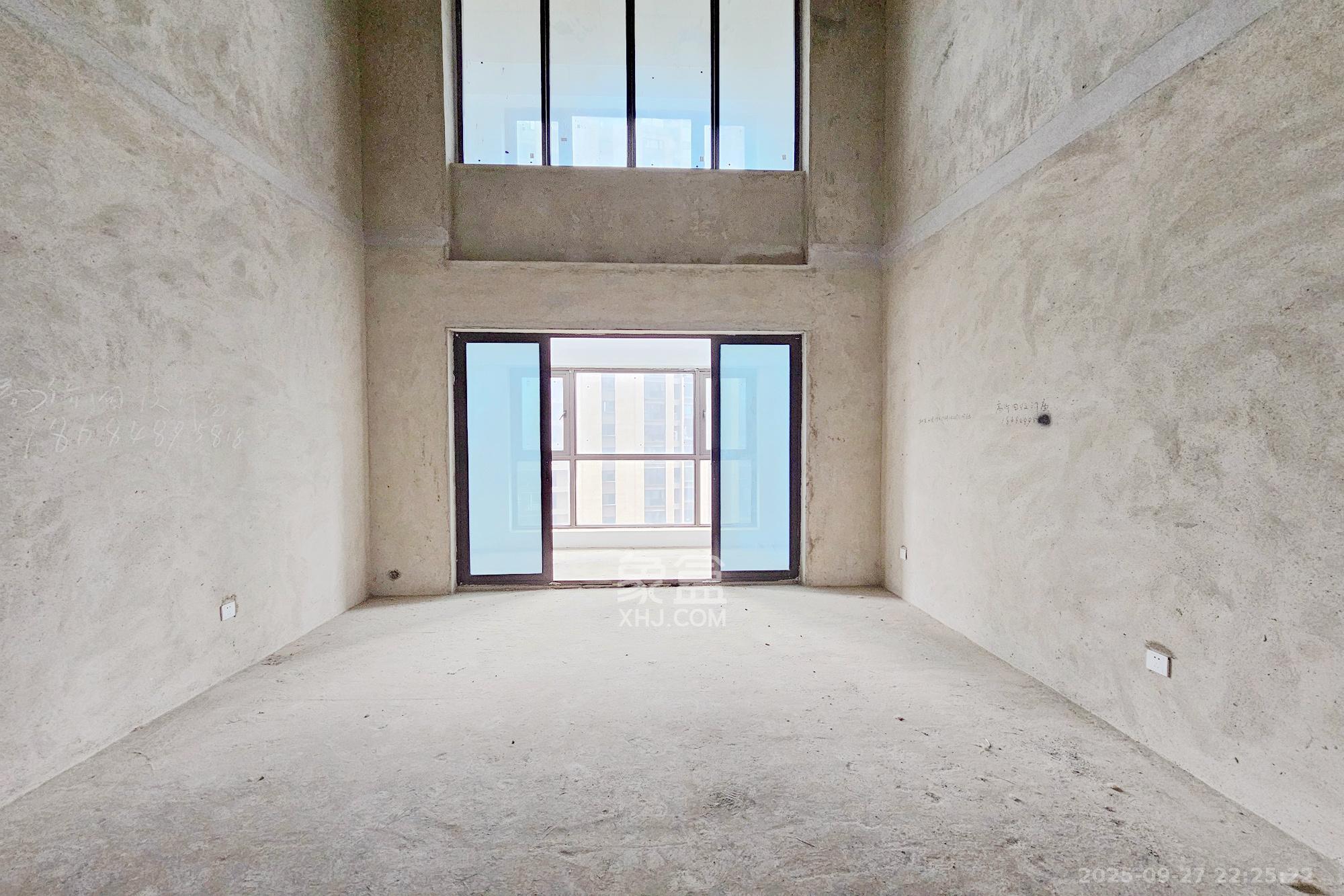 明昇壹城(明昇时代广场)二期 4室2厅2卫 300.0万 明昇壹城(明昇时代广场)二期 4室2厅2卫 300.0万客厅