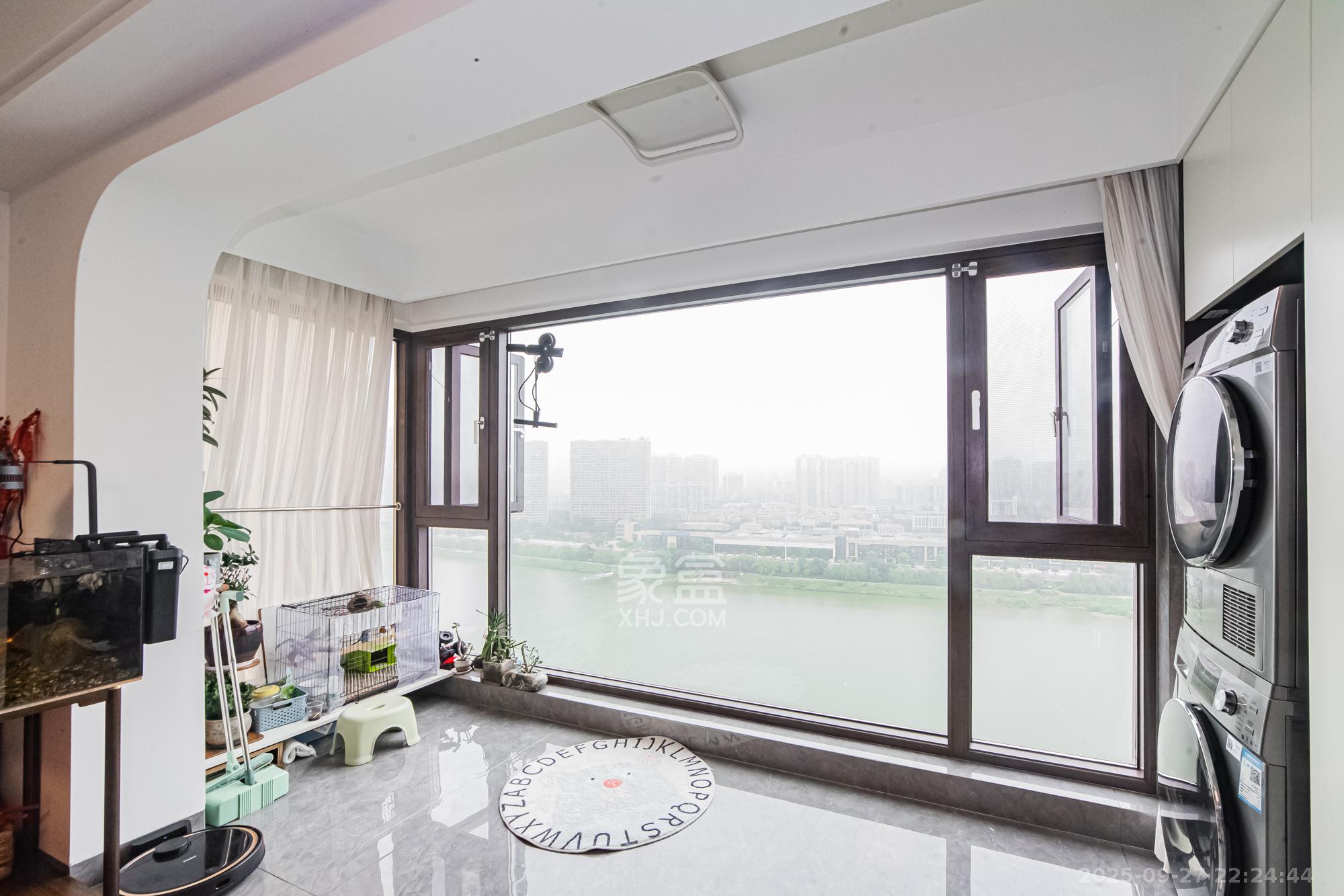 北辰三角洲C2区  3室2厅2卫    228.0万阳台