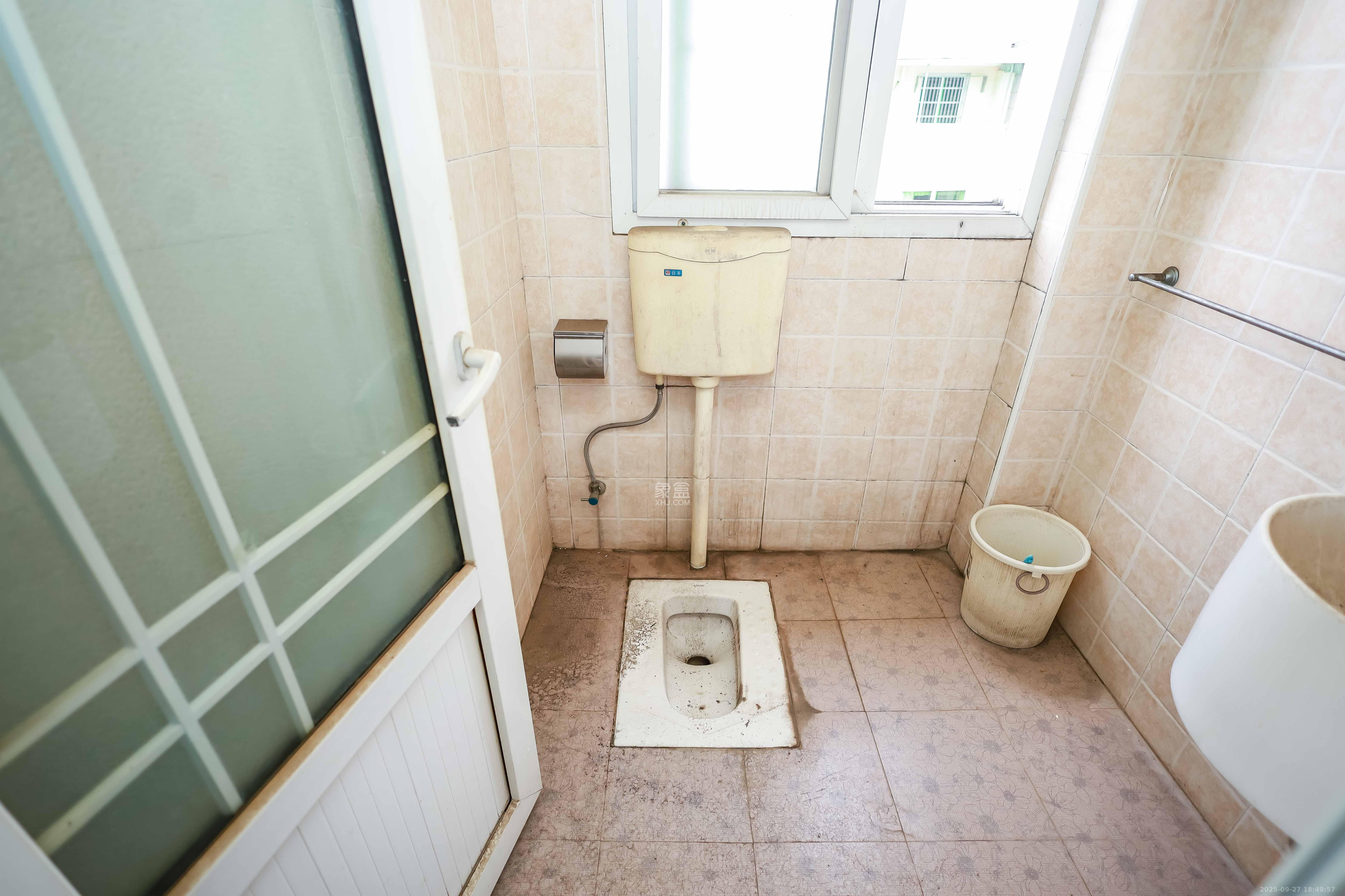 咸嘉新村嘉旺苑 5室3厅3卫 98.0万 咸嘉新村嘉旺苑 5室3厅3卫 98.0万卫生间