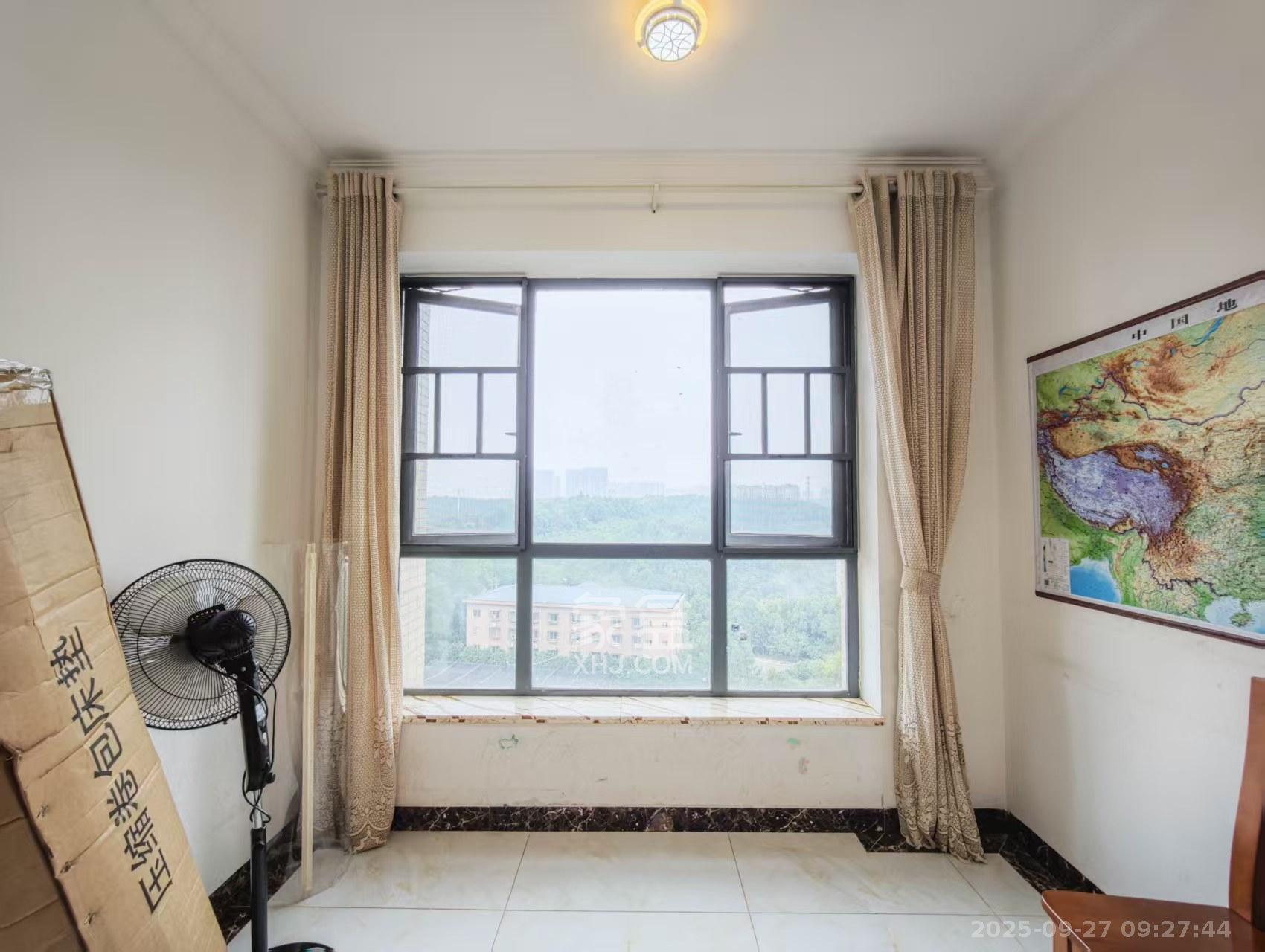 长房半岛蓝湾（观山月）  3室2厅1卫    2100.0元/月室内图