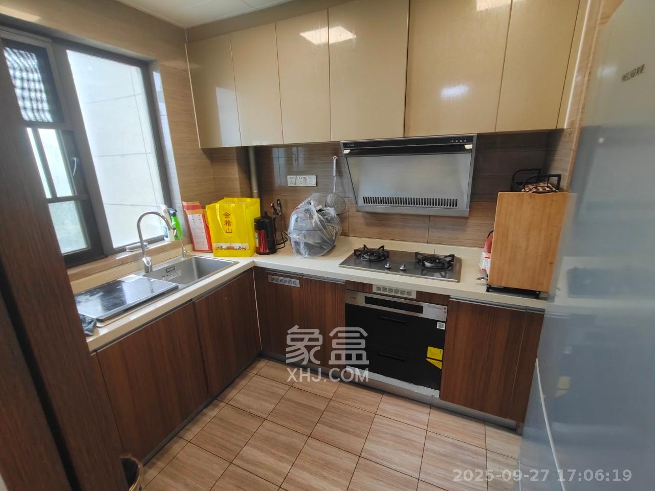 阳光城尚东湾青柠园 4室2厅2卫 2900.0元/月 阳光城尚东湾青柠园 4室2厅2卫 2900.0元/月室内图