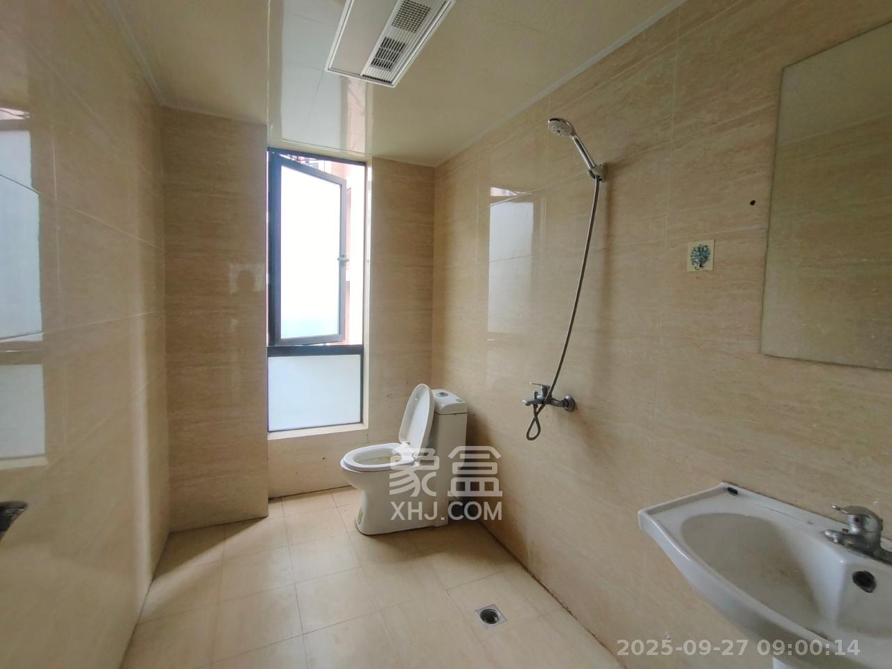 达美D6区  4室2厅2卫    3200.0元/月室内图