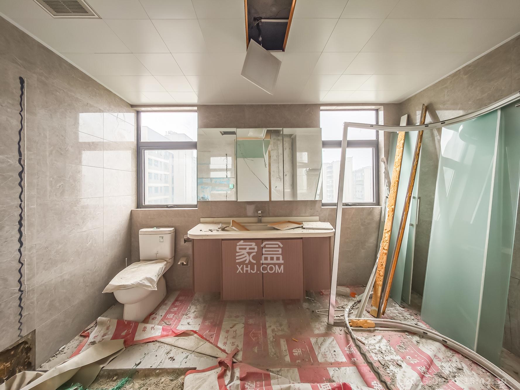 长沙万境潇湘  1室2厅3卫    280.0万卫生间