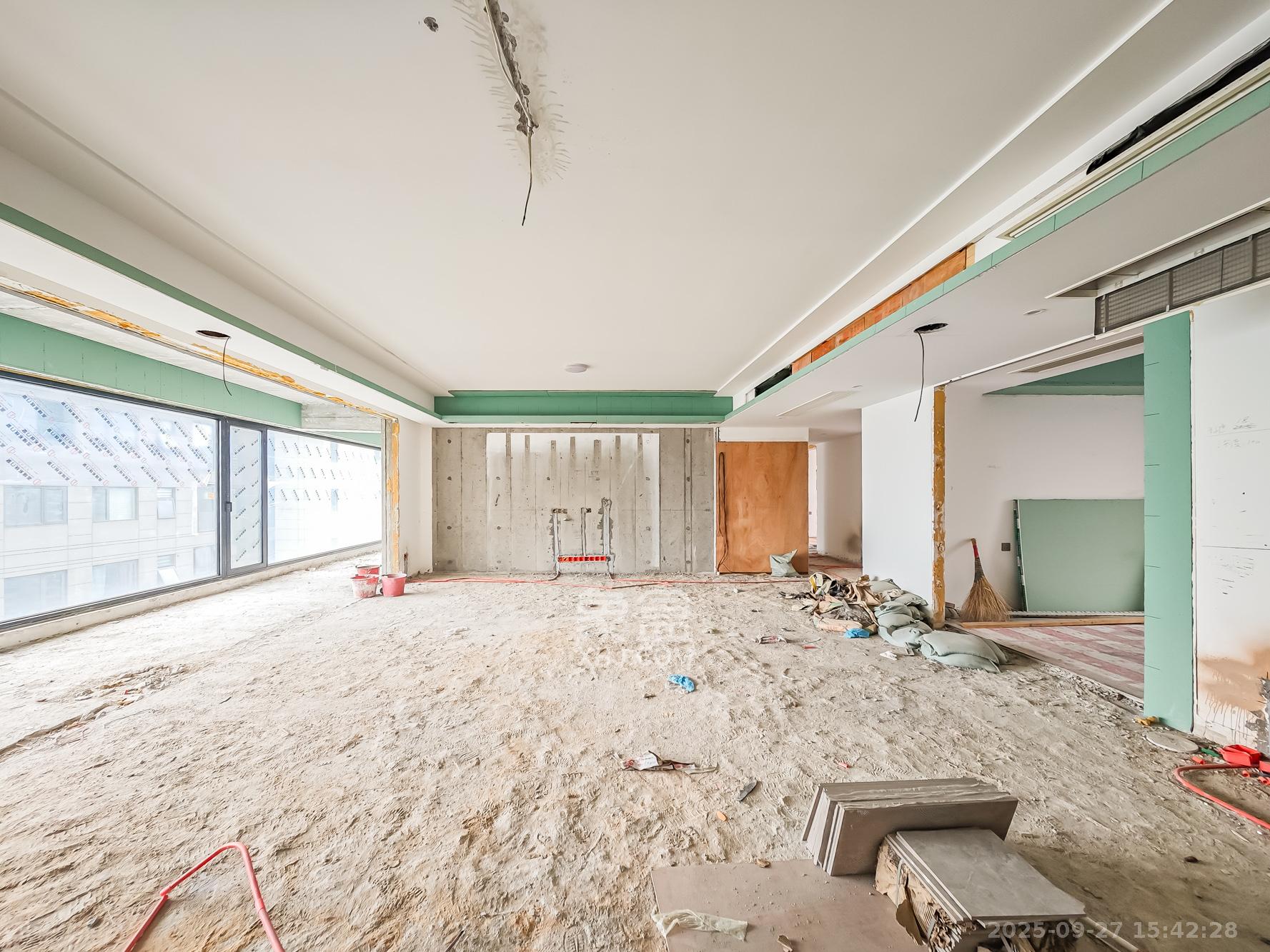 长沙万境潇湘 1室2厅3卫 280.0万 长沙万境潇湘 1室2厅3卫 280.0万客厅