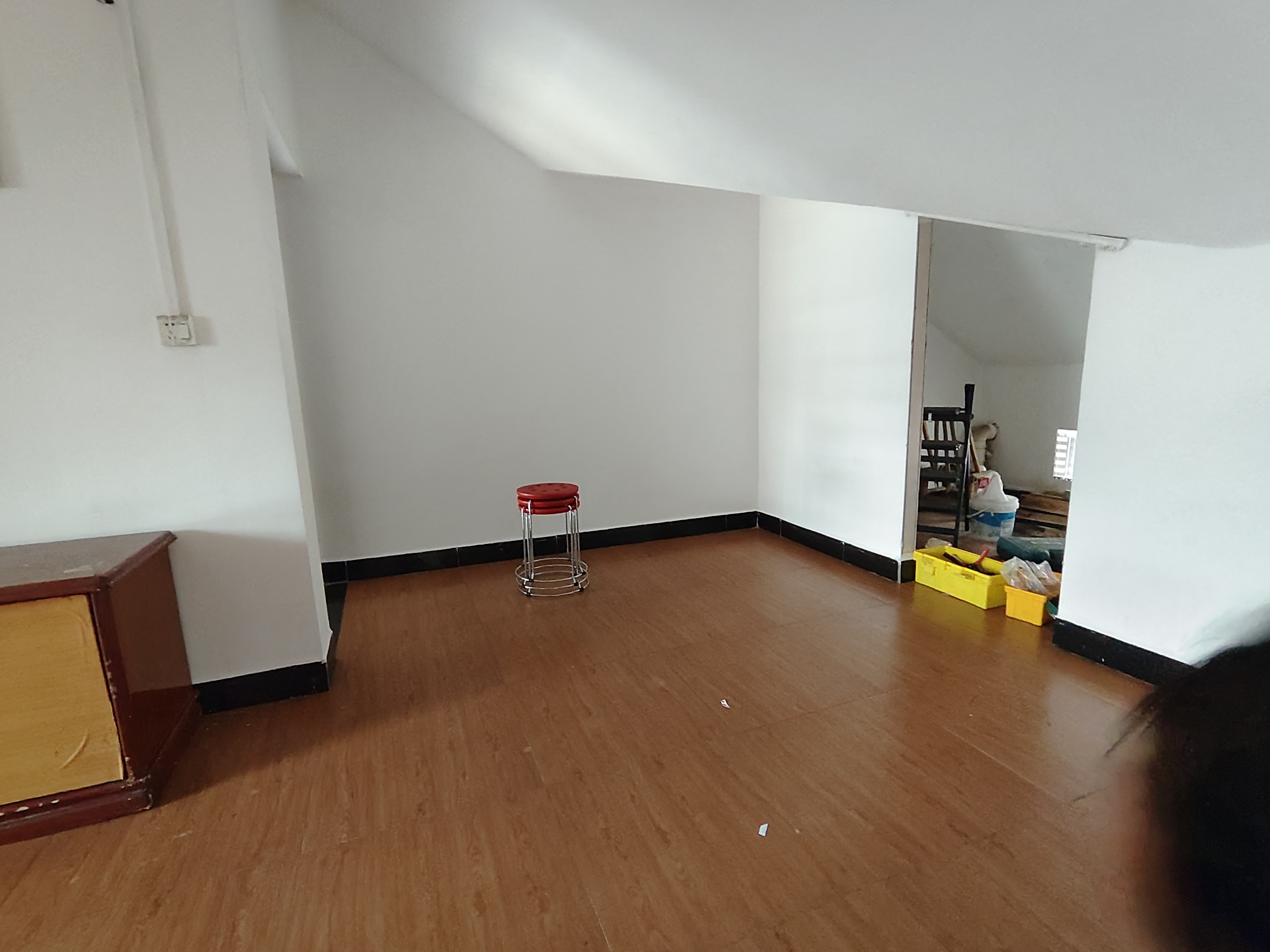 幸福里 3室1厅1卫 400.0元/月 幸福里 3室1厅1卫 400.0元/月室内图