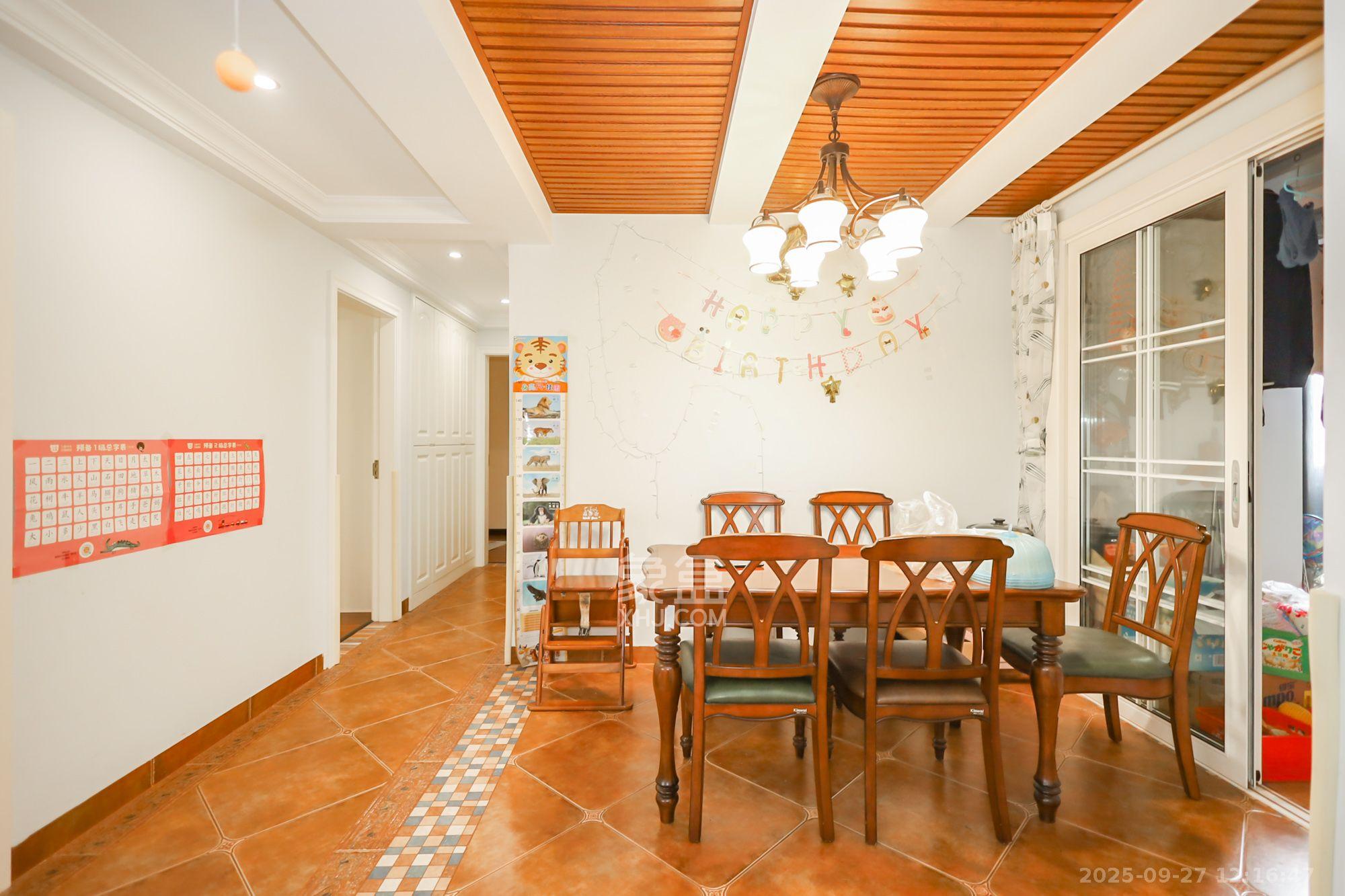 山水誉峰  3室2厅2卫    3500.0元/月室内图