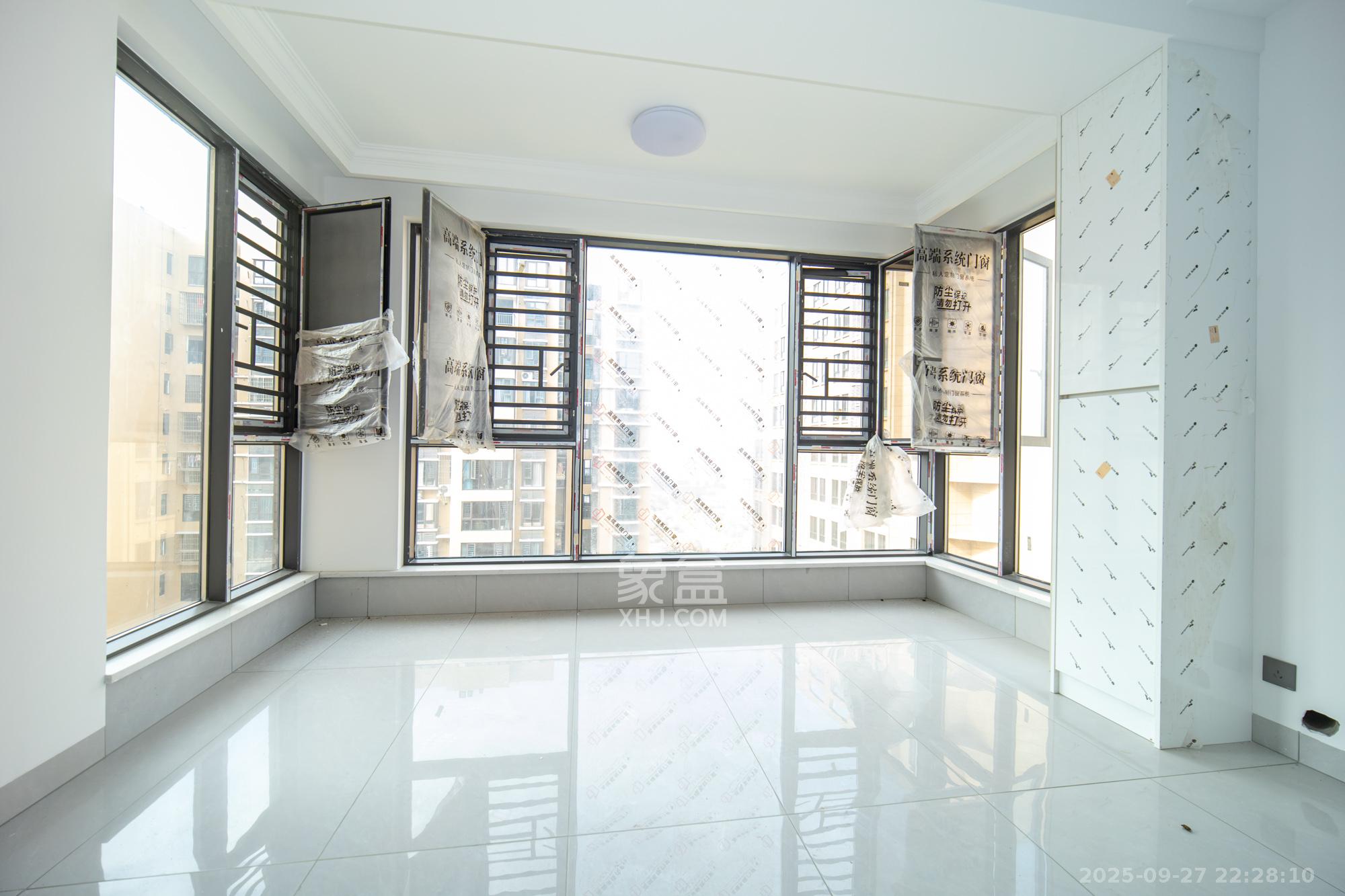 楚天世纪城西苑 3室2厅2卫 69.8万 楚天世纪城西苑 3室2厅2卫 69.8万阳台