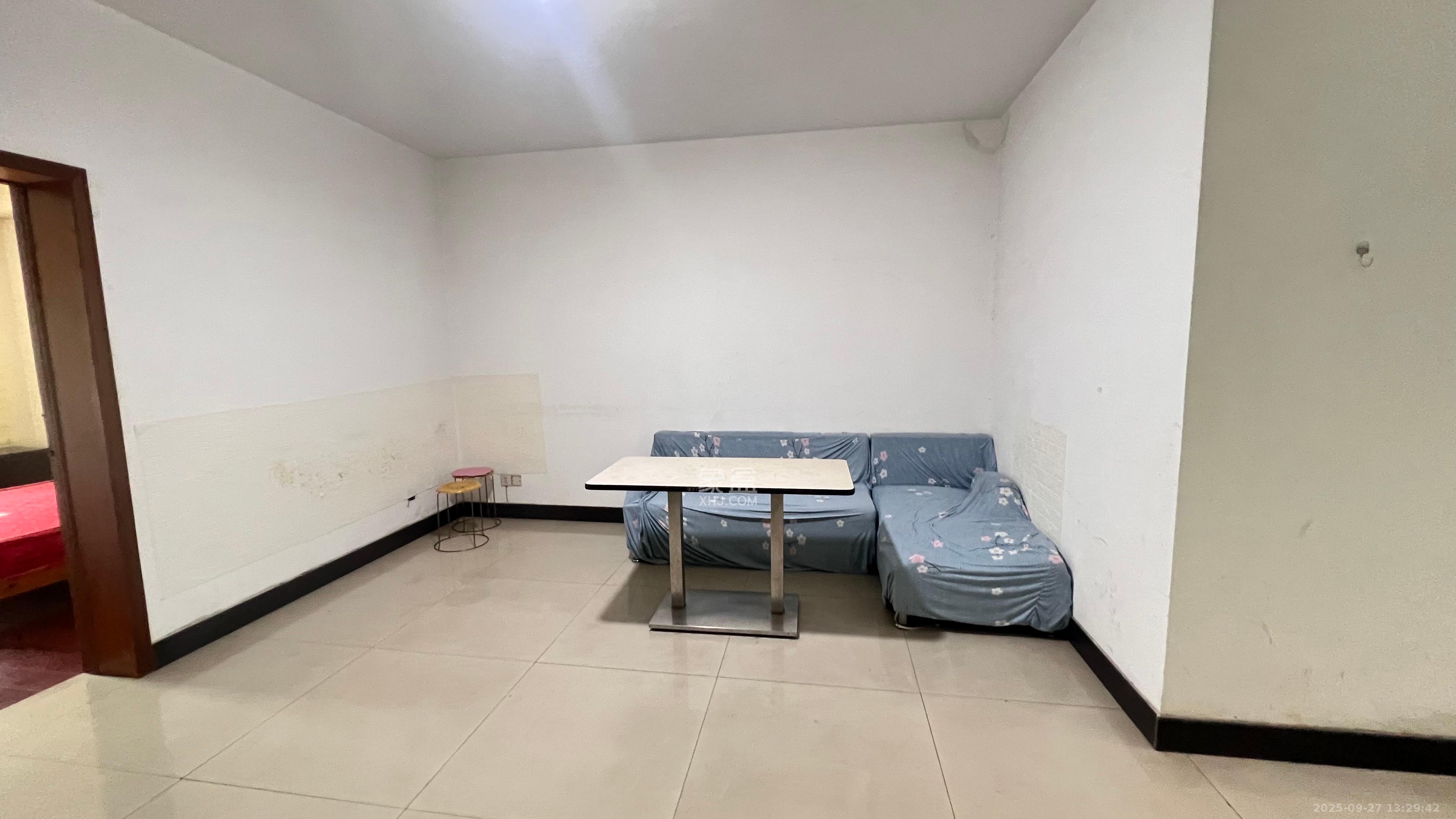 中南汽车世界 2室1厅1卫 1000.0元/月 中南汽车世界 2室1厅1卫 1000.0元/月室内图