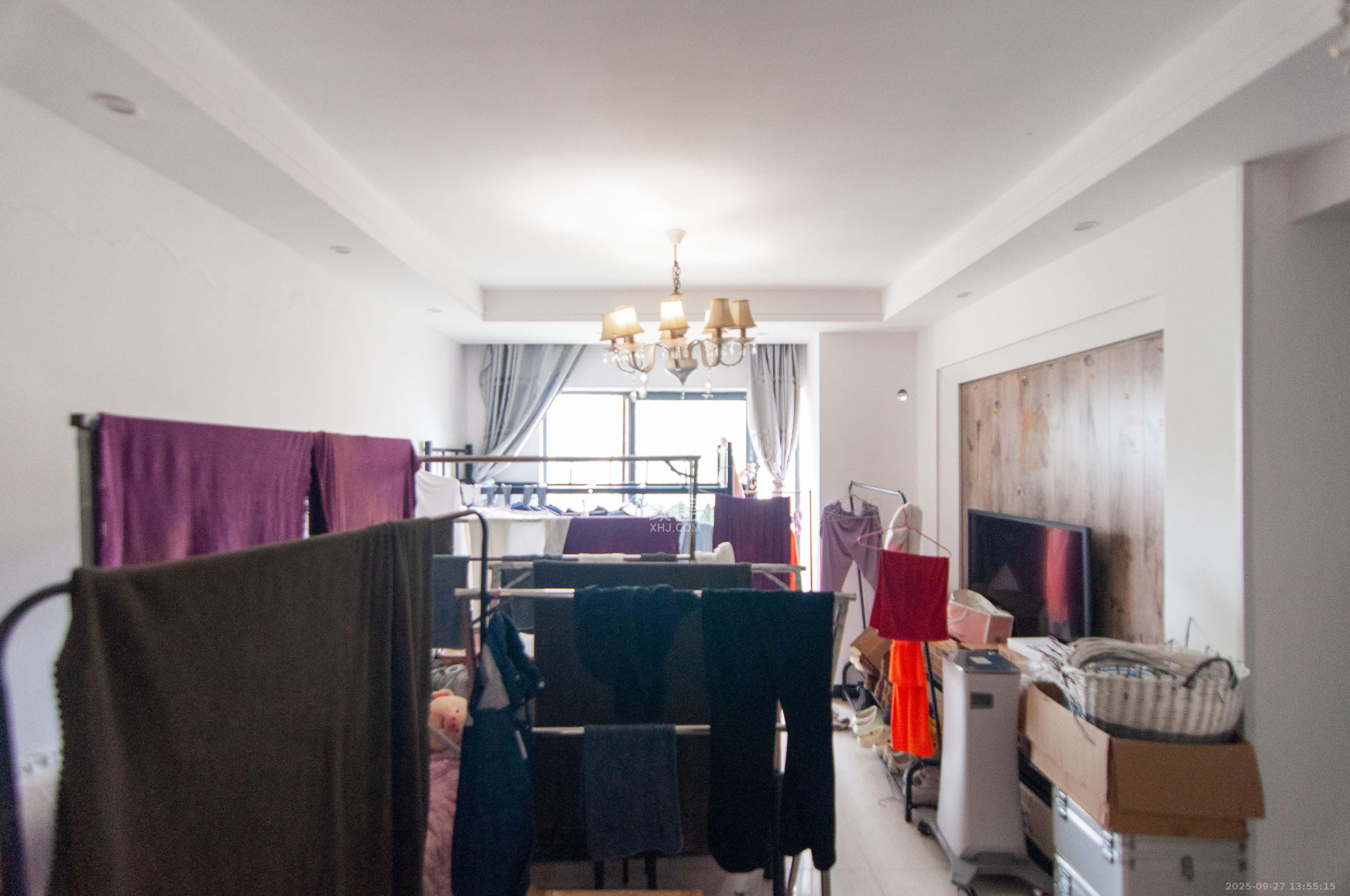 中海梅溪湖壹号 3室2厅1卫 128.0万 中海梅溪湖壹号 3室2厅1卫 128.0万客厅