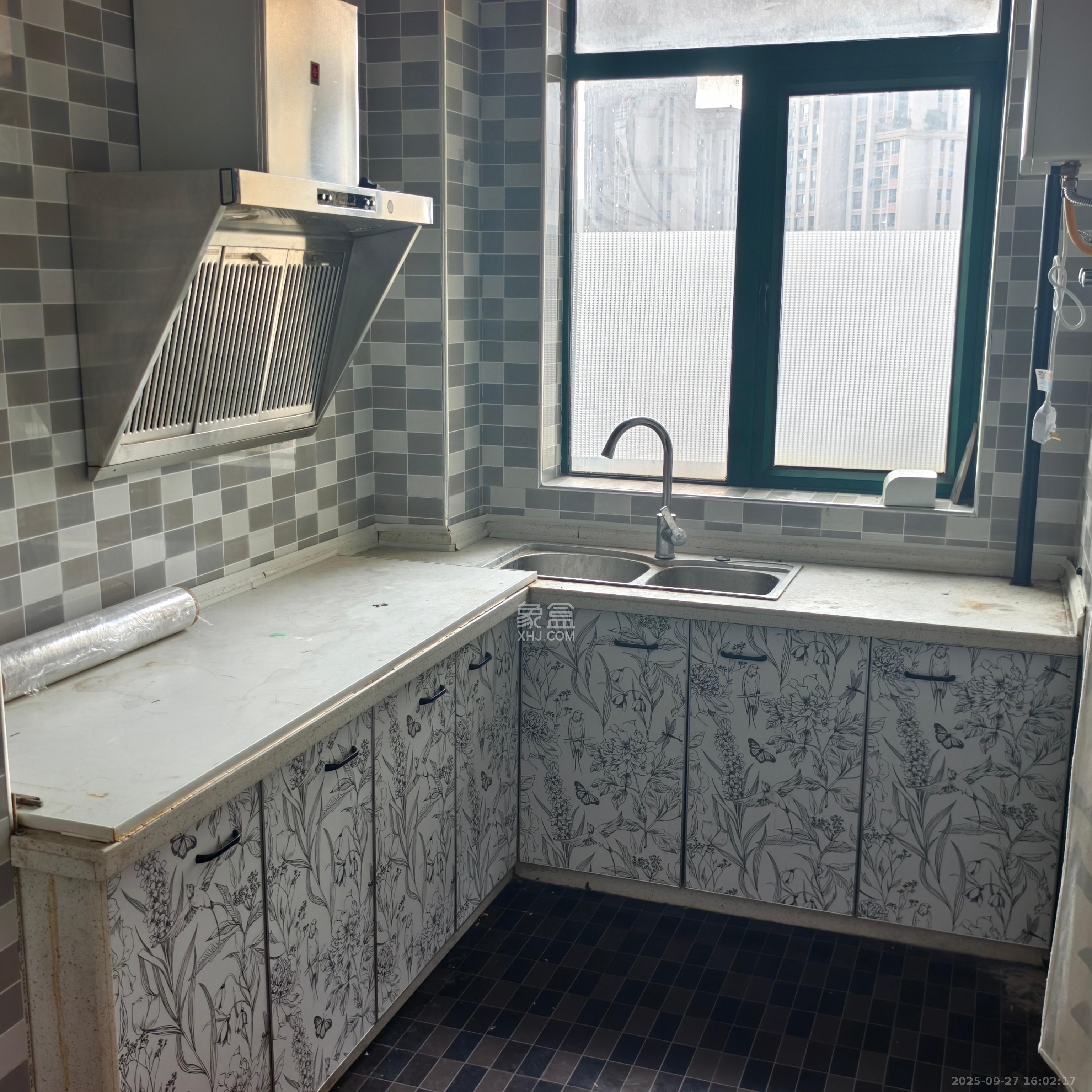 滨江金座 3室2厅2卫 3000.0元/月 滨江金座 3室2厅2卫 3000.0元/月室内图