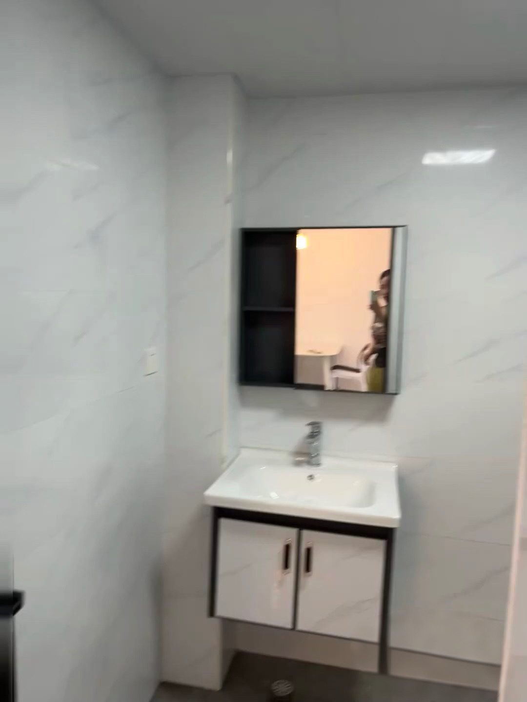 立新长湖安置区(水映豪廷安置房) 3室2厅1卫 1000.0元/月 立新长湖安置区(水映豪廷安置房) 3室2厅1卫 1000.0元/月户型图