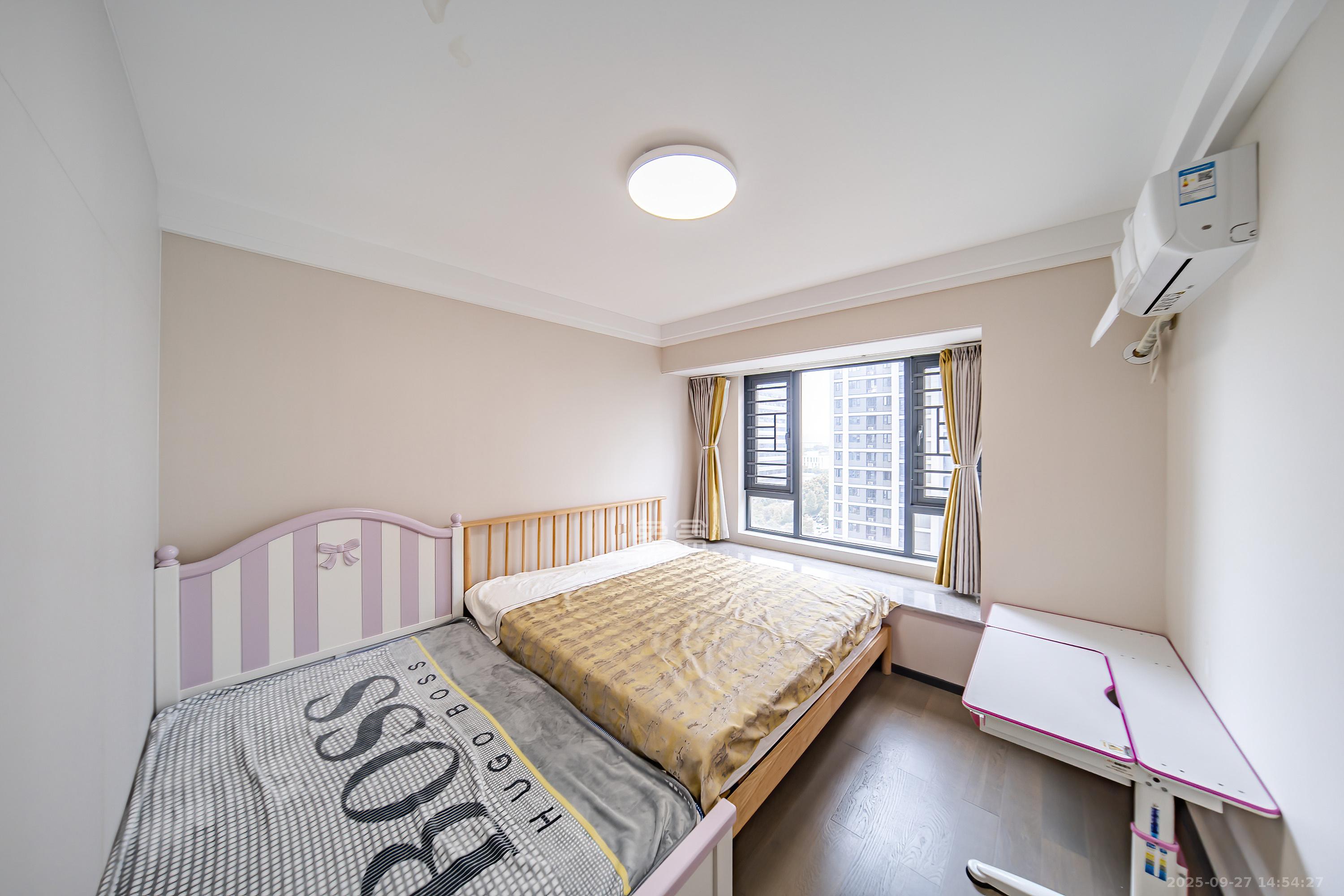 中海阅麓山一期 3室2厅2卫 135.8万 中海阅麓山一期 3室2厅2卫 135.8万卧室