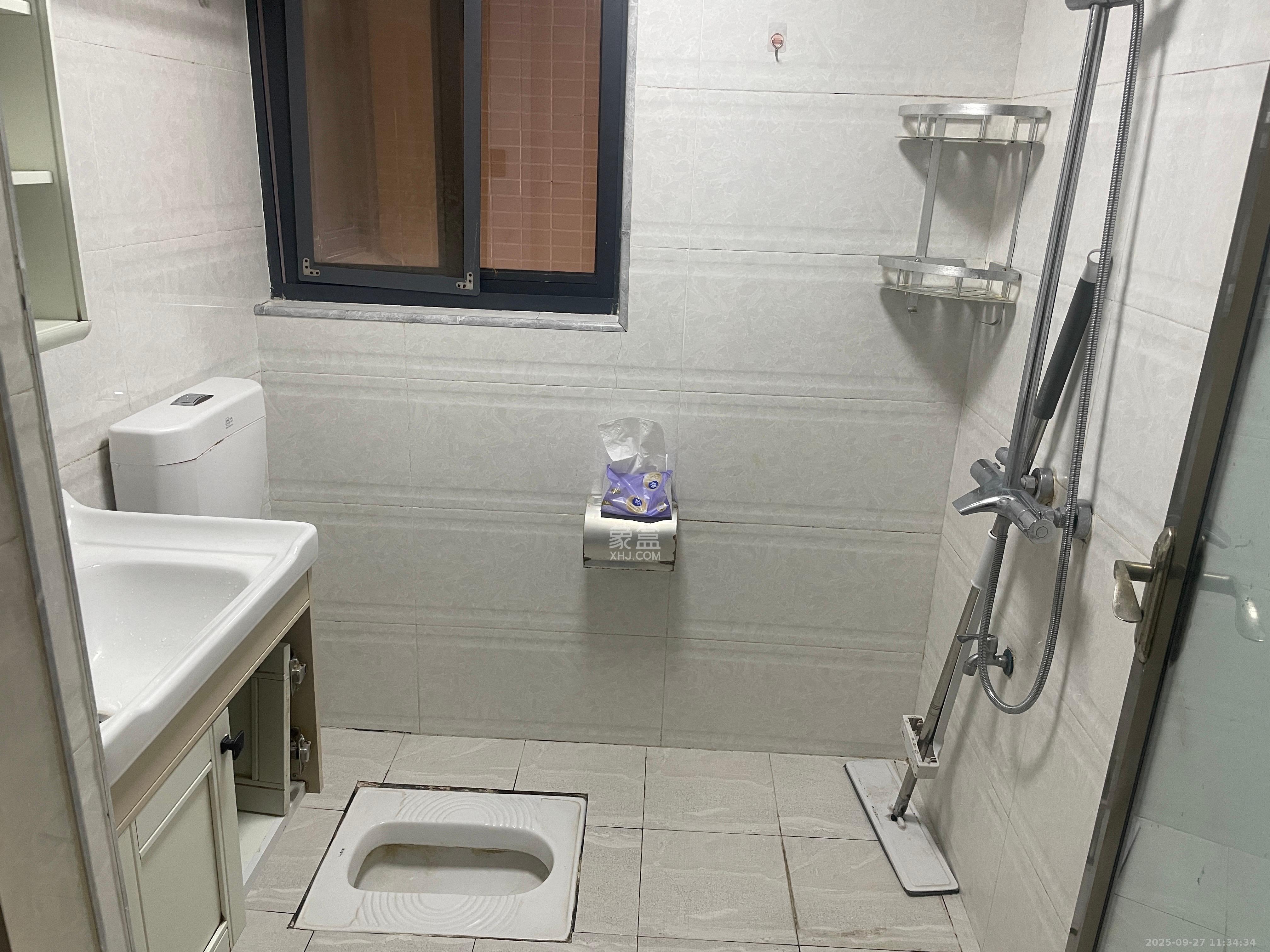 圭塘三小区  2室2厅1卫    2400.0元/月 圭塘三小区  2室2厅1卫    2400.0元/月室内图