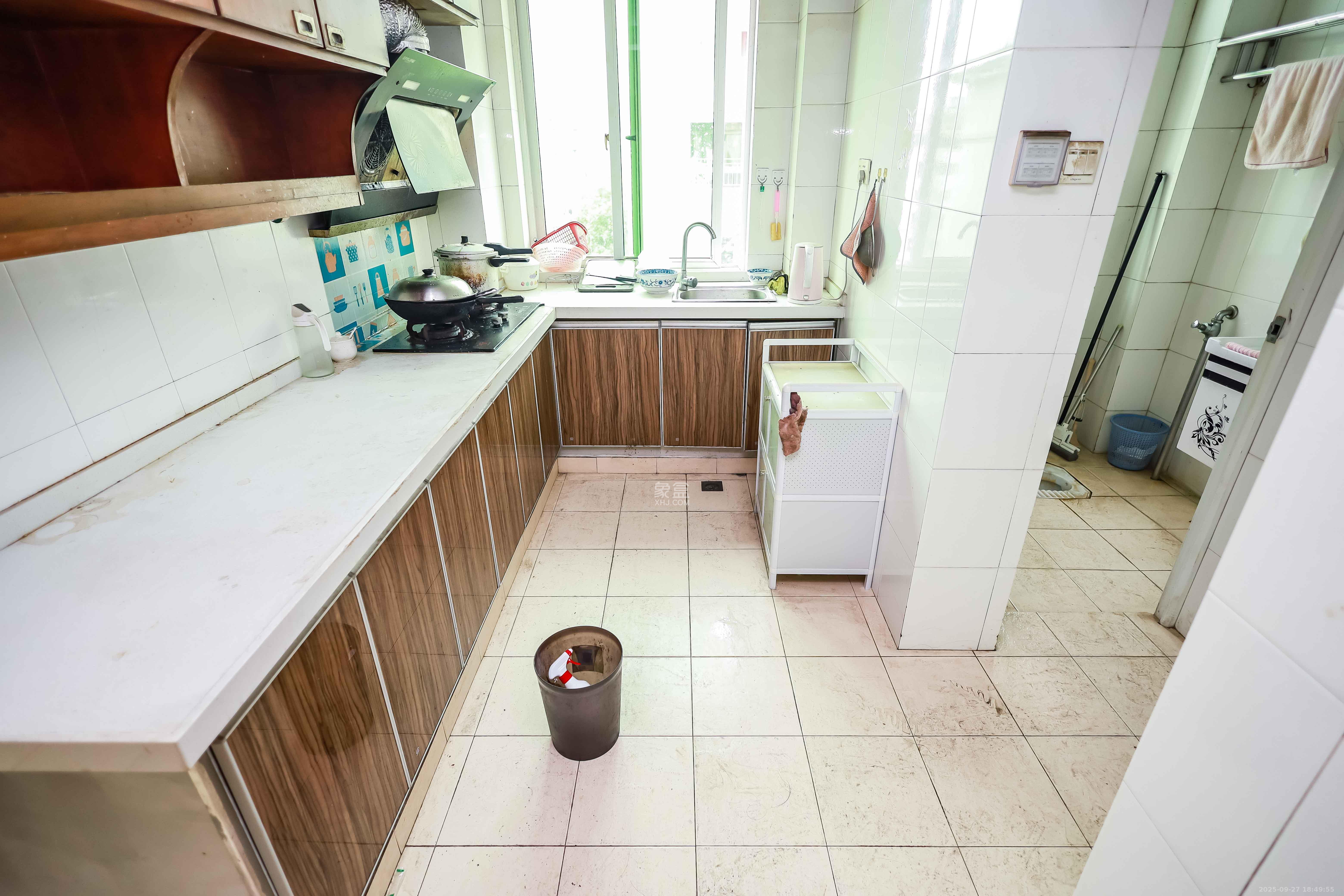 咸嘉新村嘉旺苑 5室3厅3卫 98.0万 咸嘉新村嘉旺苑 5室3厅3卫 98.0万厨房