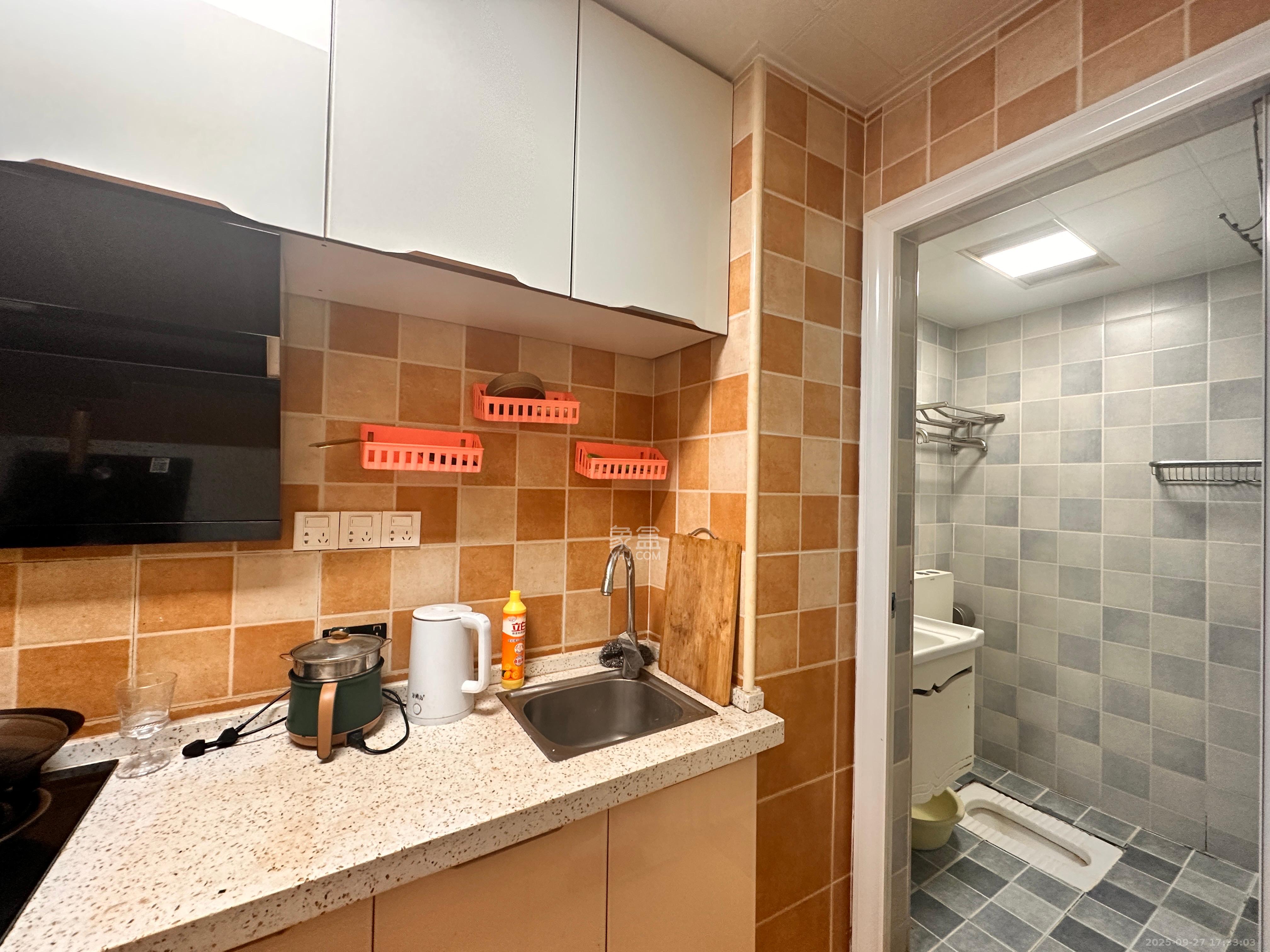 荣悦台 1室1厅1卫 1800.0元/月 荣悦台 1室1厅1卫 1800.0元/月室内图