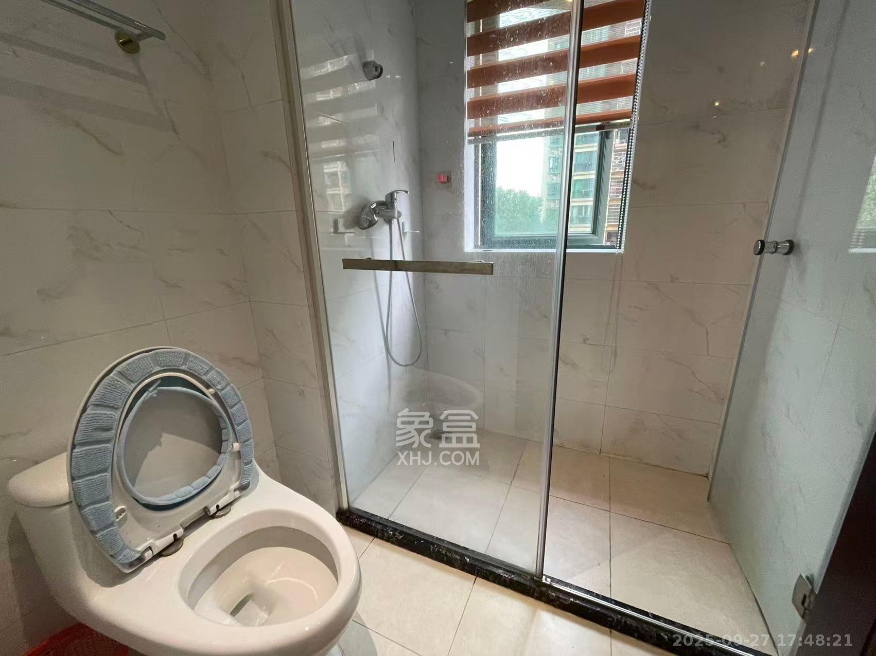 恒大雅苑 3室2厅2卫 2400.0元/月 恒大雅苑 3室2厅2卫 2400.0元/月室内图