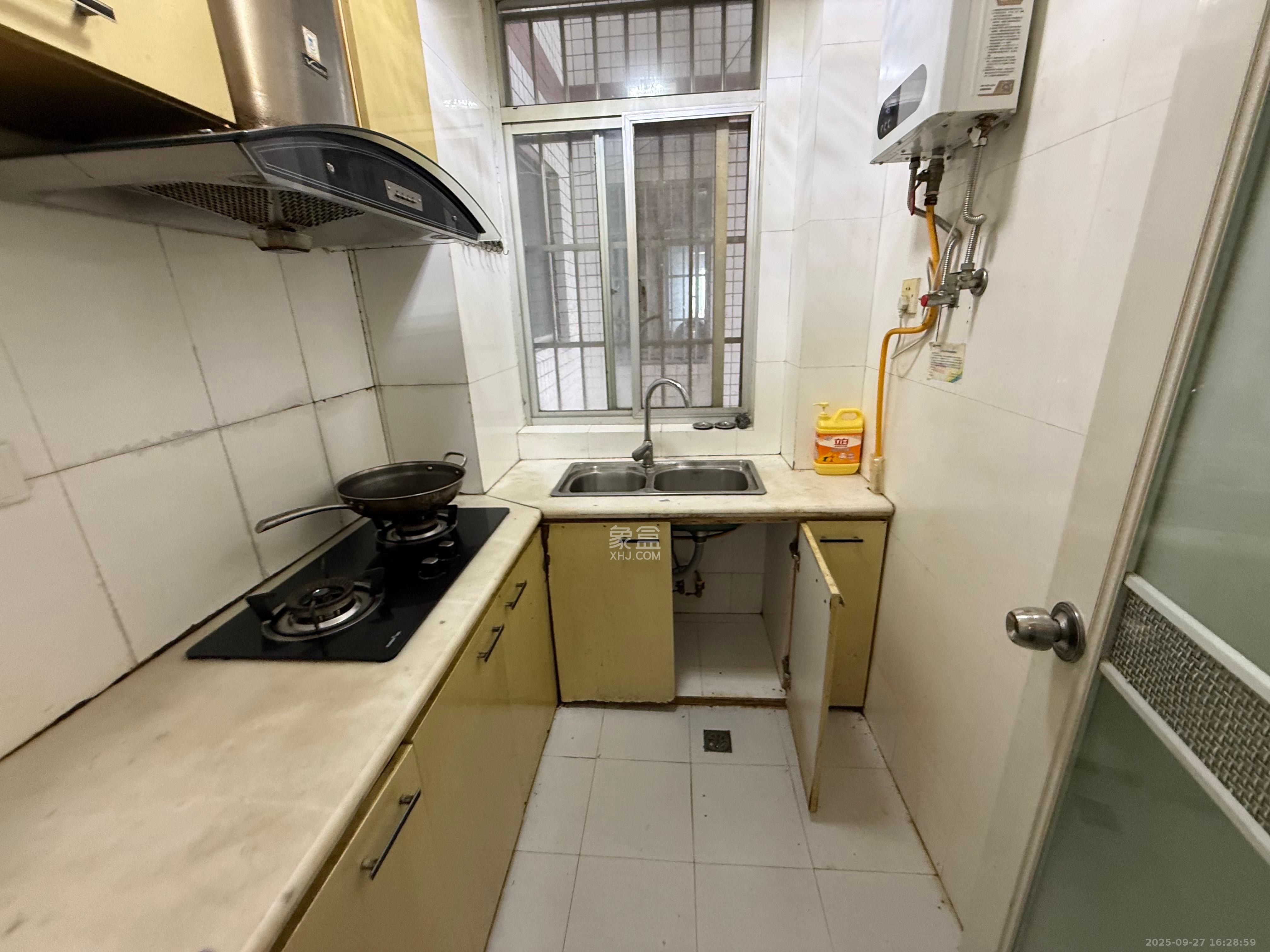 东方新世界  2室2厅1卫    1900.0元/月室内图