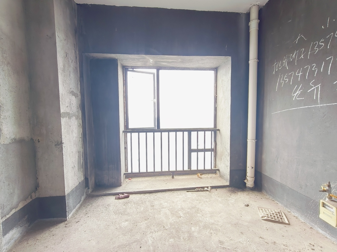 太一御江城  3室2厅2卫    64.8万客厅