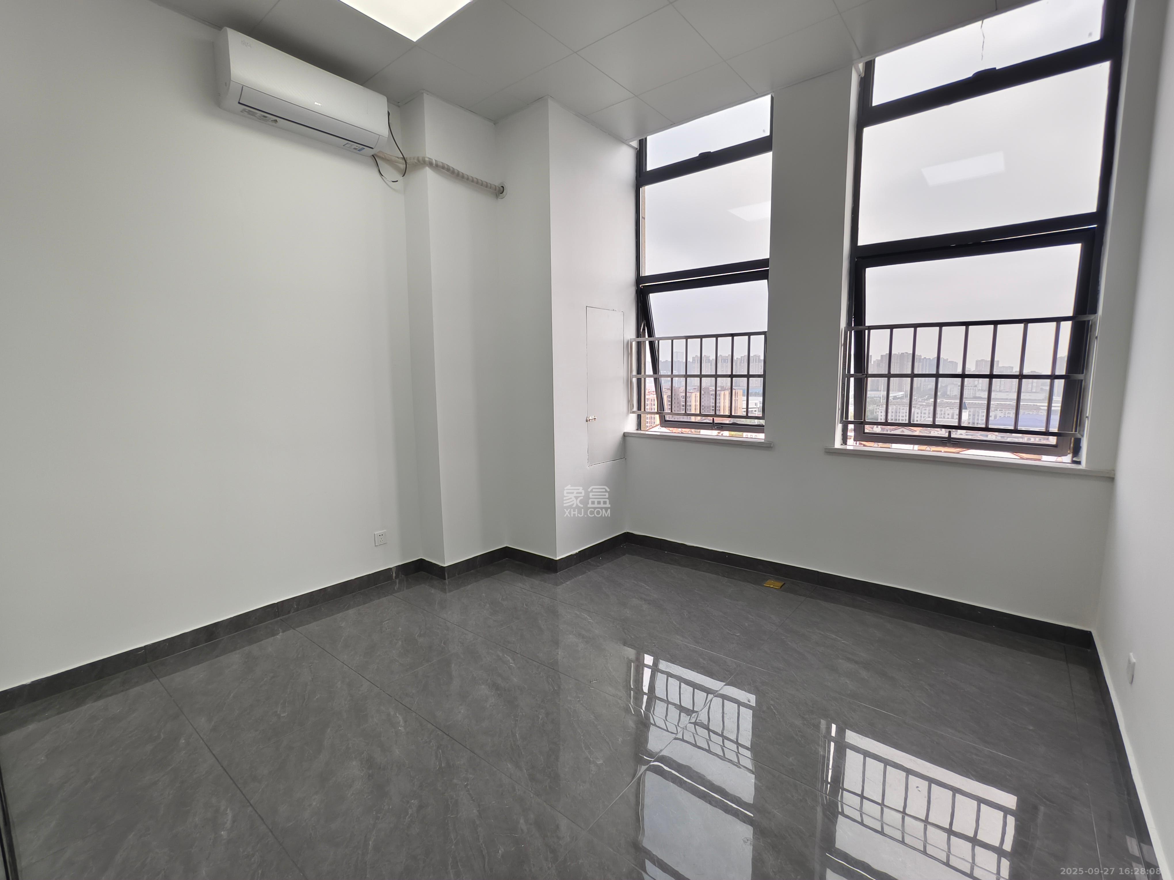 华润置地广场二期 1室1厅1卫 5888.00元/月 华润置地广场二期 1室1厅1卫 5888.00元/月室内图