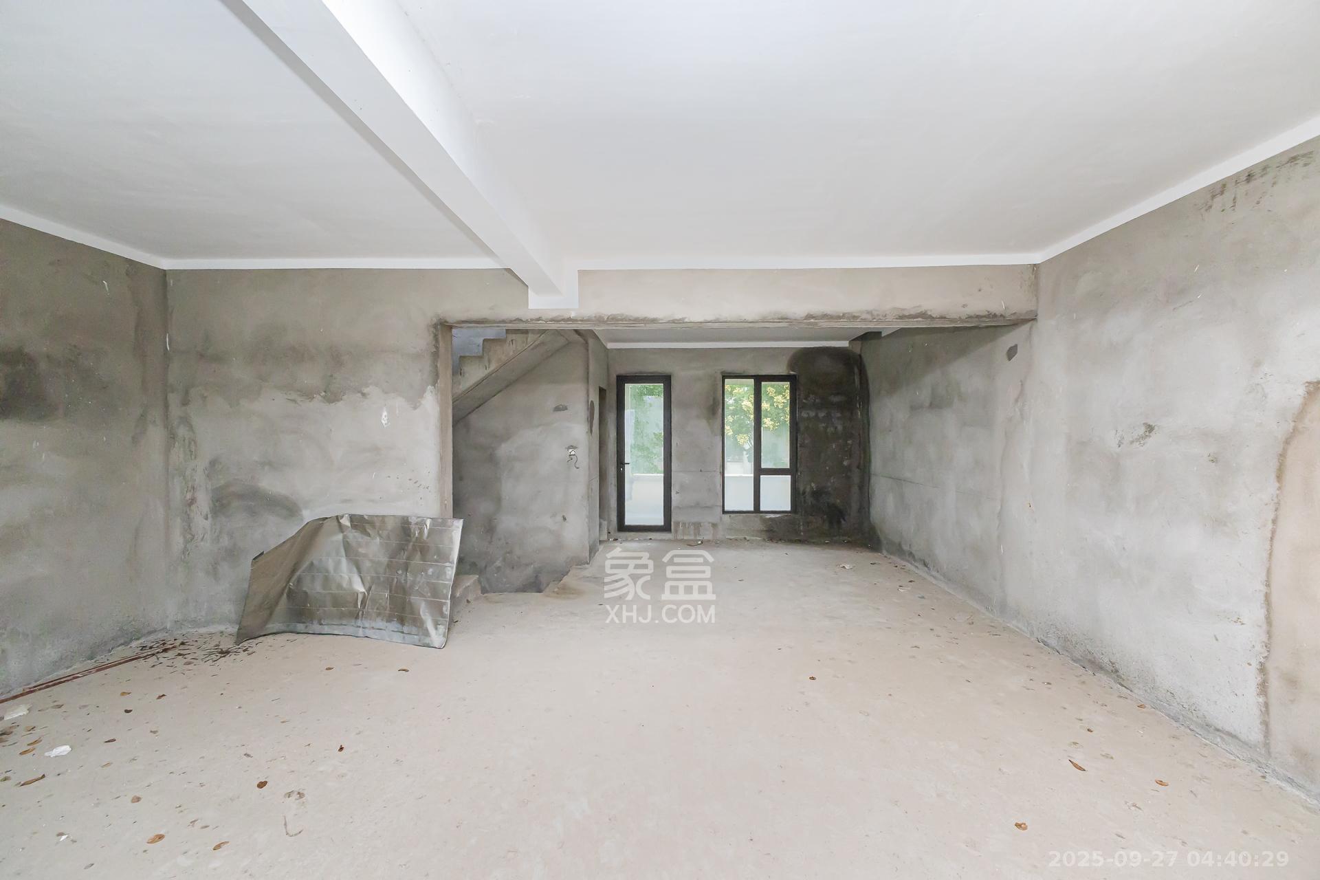 龙湖璟宸原著（龙湖紫宸）  5室2厅4卫    290.0万卧室