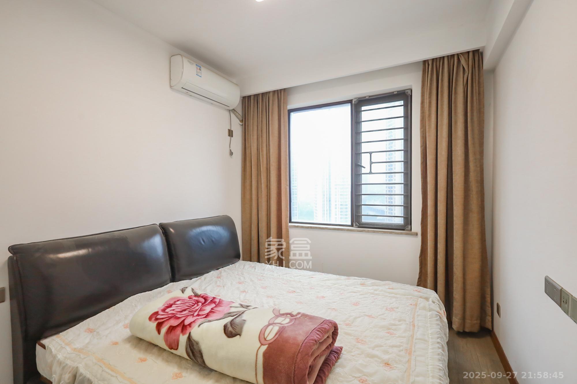 世茂外滩里(世茂铂翠湾三期) 4室2厅2卫 242.0万 世茂外滩里(世茂铂翠湾三期) 4室2厅2卫 242.0万卧室