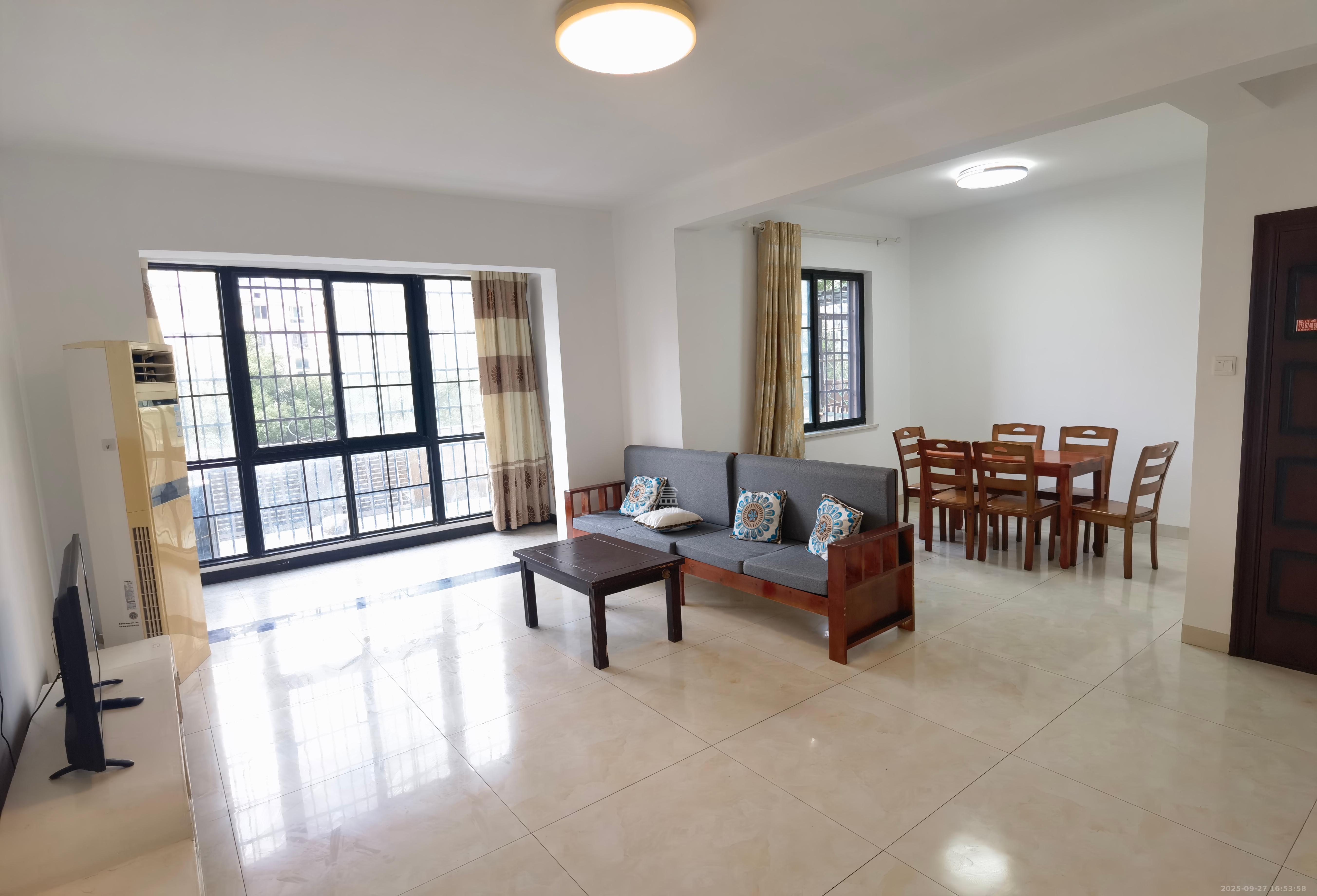 沁园春御院 3室2厅2卫 2600.0元/月 沁园春御院 3室2厅2卫 2600.0元/月户型图