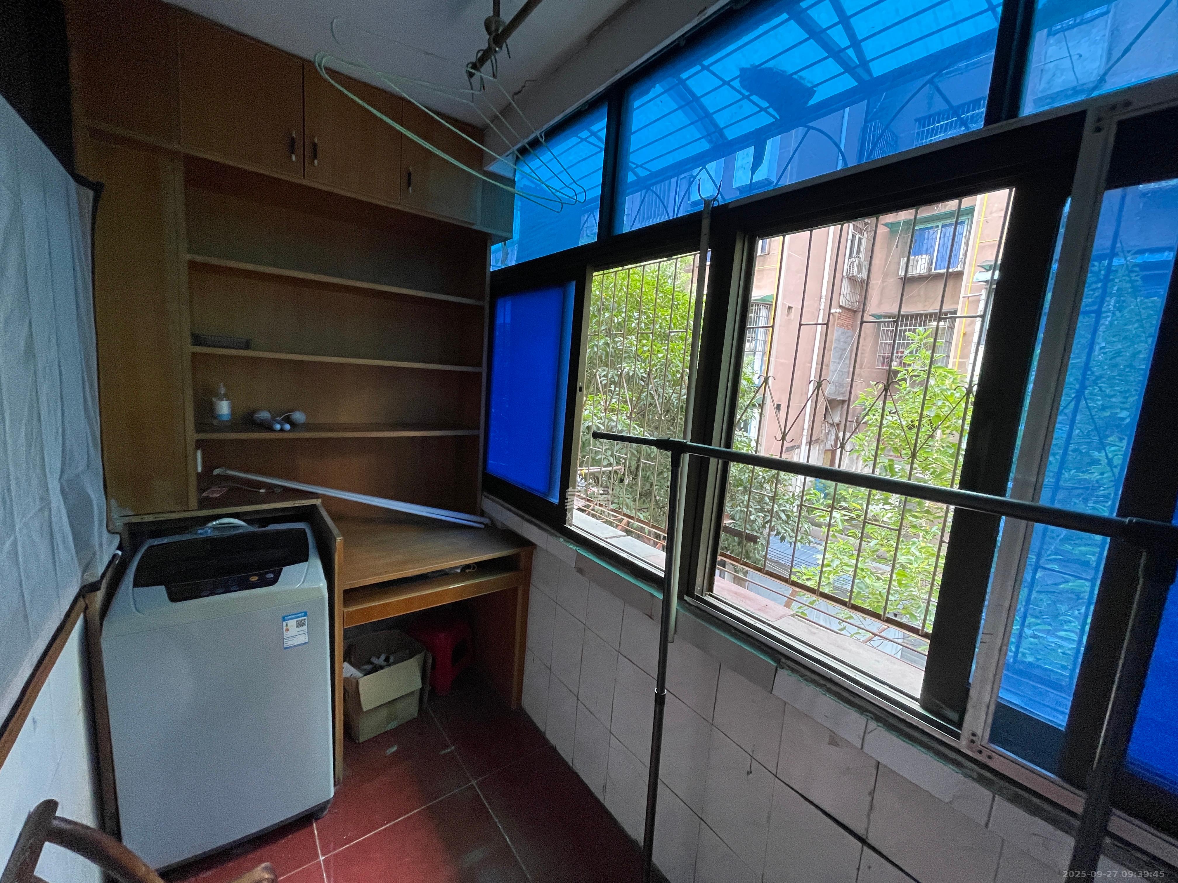 赤岗小区(一二三片)  2室1厅1卫    1500.0元/月 赤岗小区(一二三片)  2室1厅1卫    1500.0元/月室内图