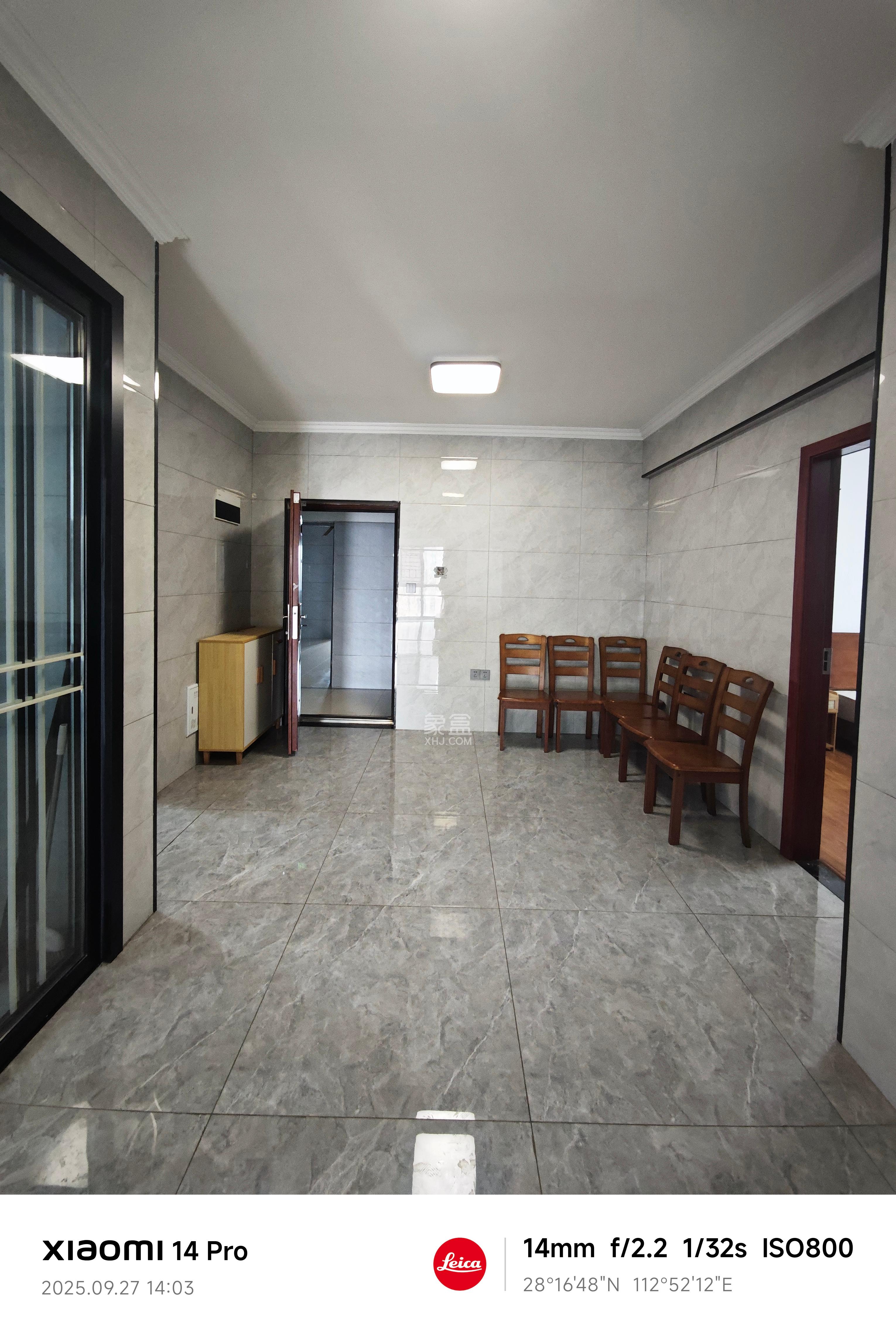 华城城市广场  3室2厅2卫    2000.0元/月室内图