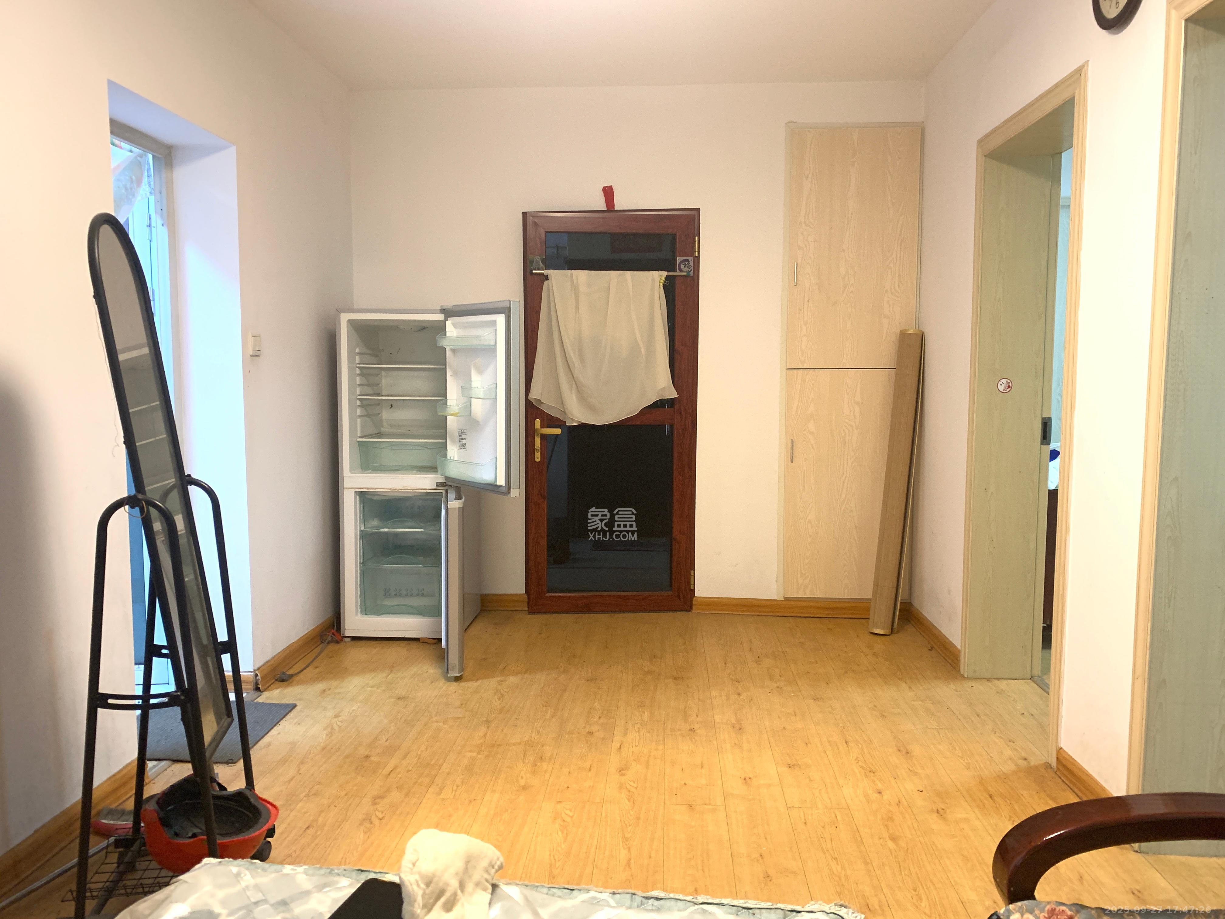 桂花路铁建宿舍 2室1厅1卫 1400.0元/月 桂花路铁建宿舍 2室1厅1卫 1400.0元/月室内图