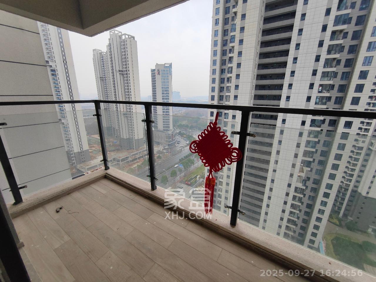 绿地长沙城际空间站(绿地新里佳苑) 4室2厅2卫 3700.0元/月 绿地长沙城际空间站(绿地新里佳苑) 4室2厅2卫 3700.0元/月室内图