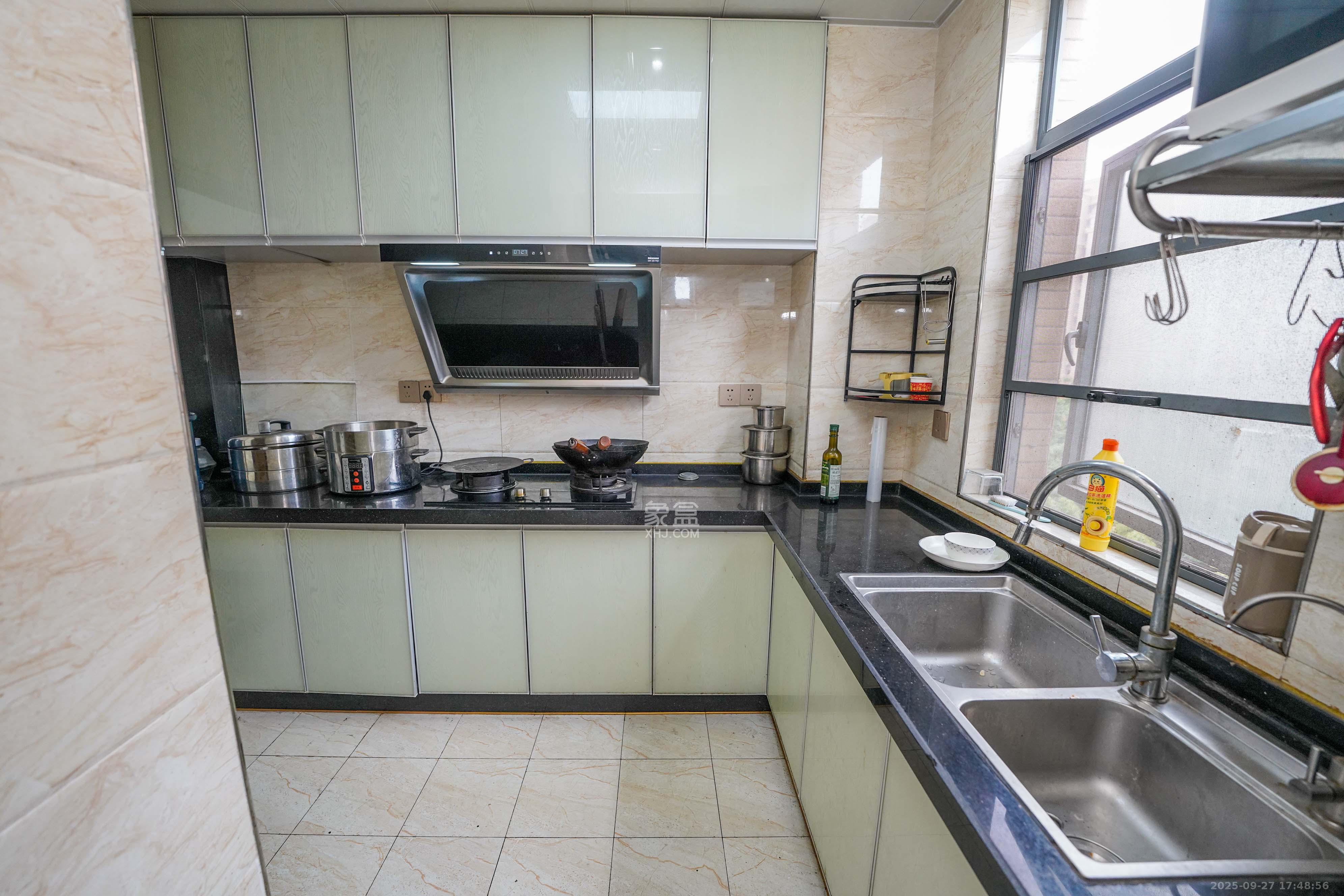 和美星城  3室2厅2卫    110.0万厨房