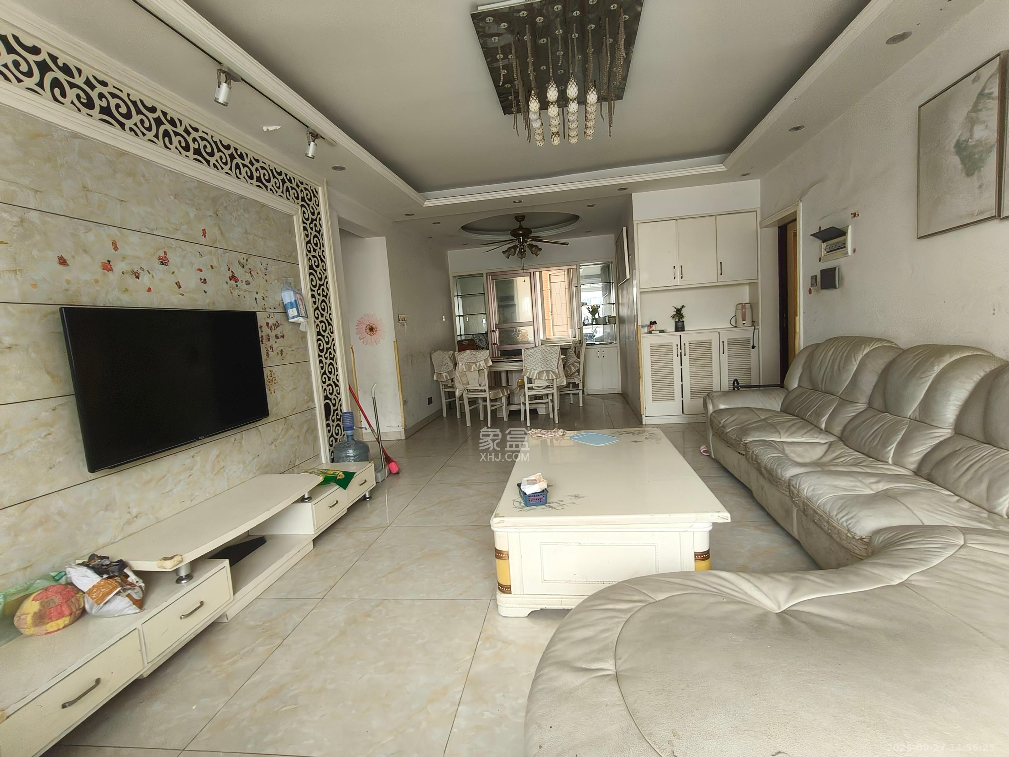 恒广国际景园一二区 1室2厅2卫 2100.0元/月 恒广国际景园一二区 1室2厅2卫 2100.0元/月室内图