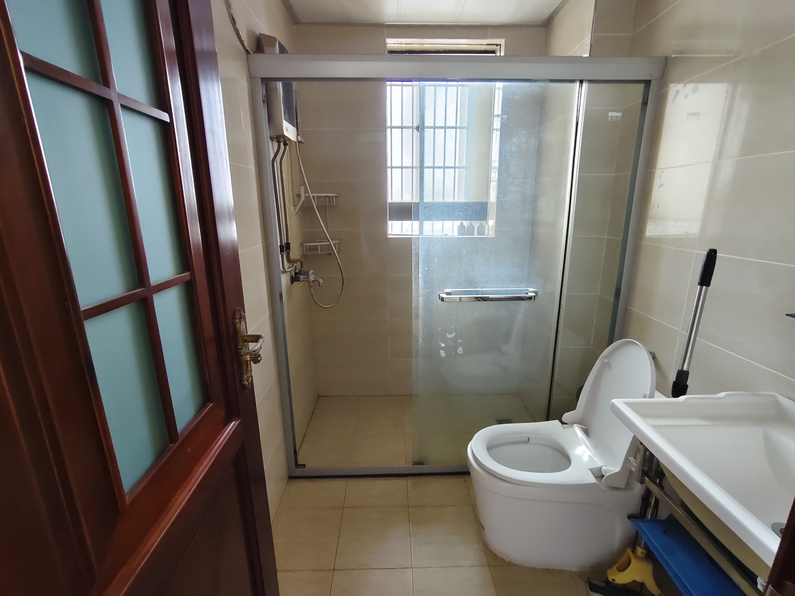 翡翠水城（住宅）  4室2厅2卫   2500.00元/月室内图