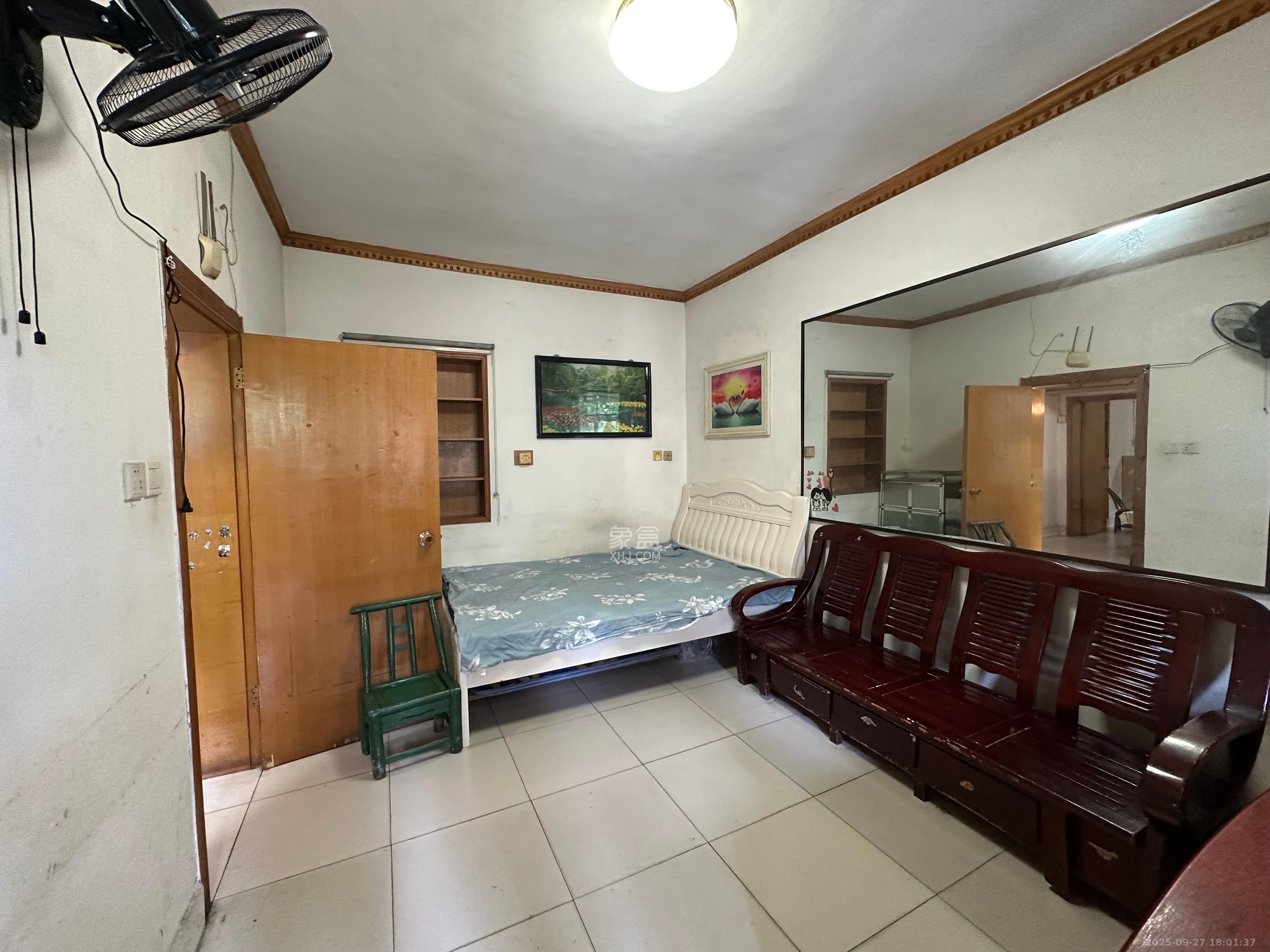 长监宿舍  2室1厅1卫    1300.0元/月室内图