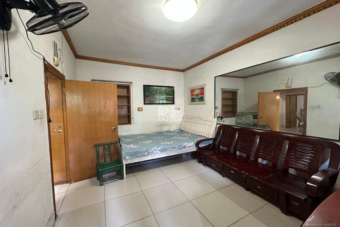 长监宿舍 2室1厅1卫 1300.0元/月 长监宿舍 2室1厅1卫 1300.0元/月室内图