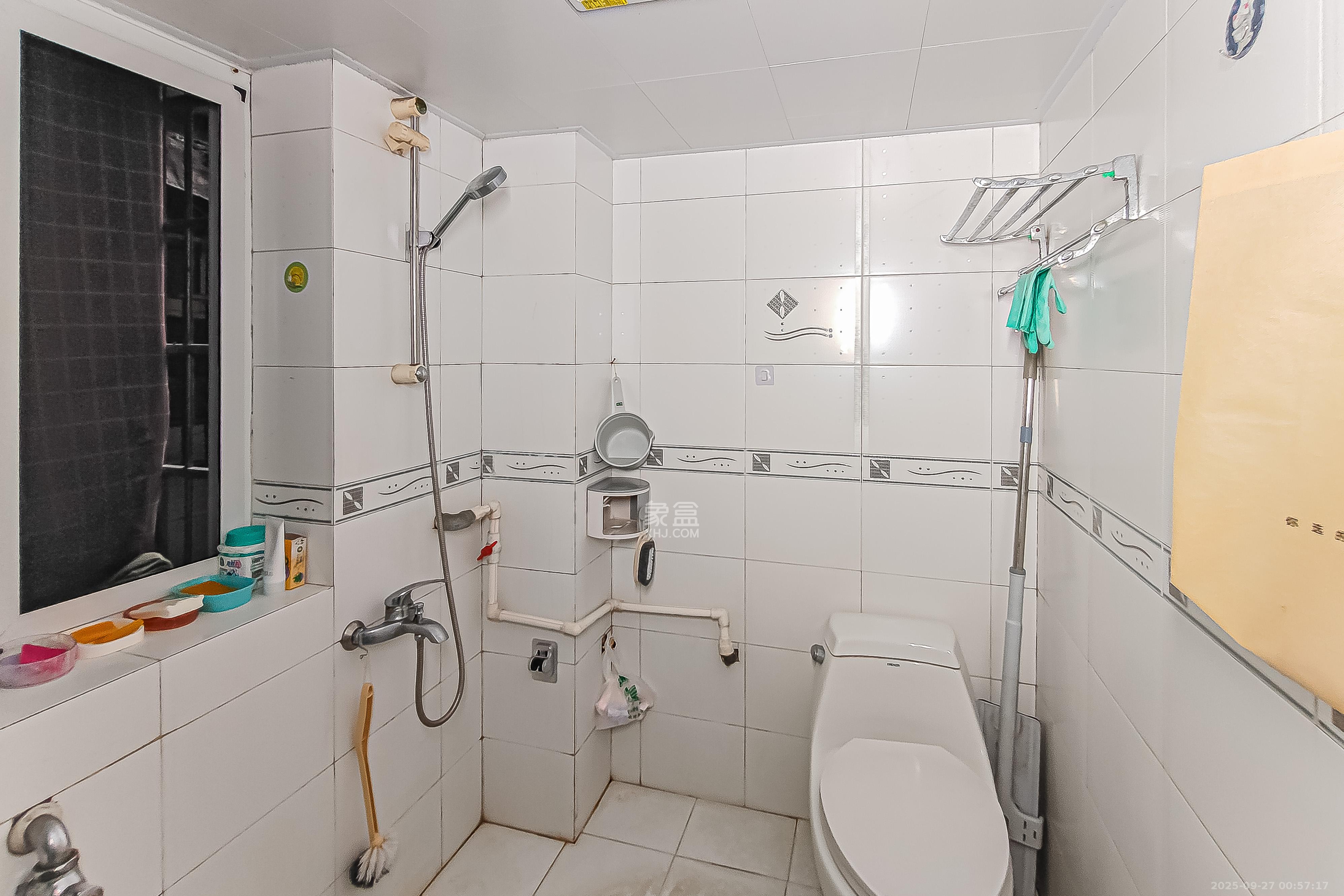 学院新村 3室2厅2卫 142.0万 学院新村 3室2厅2卫 142.0万卫生间