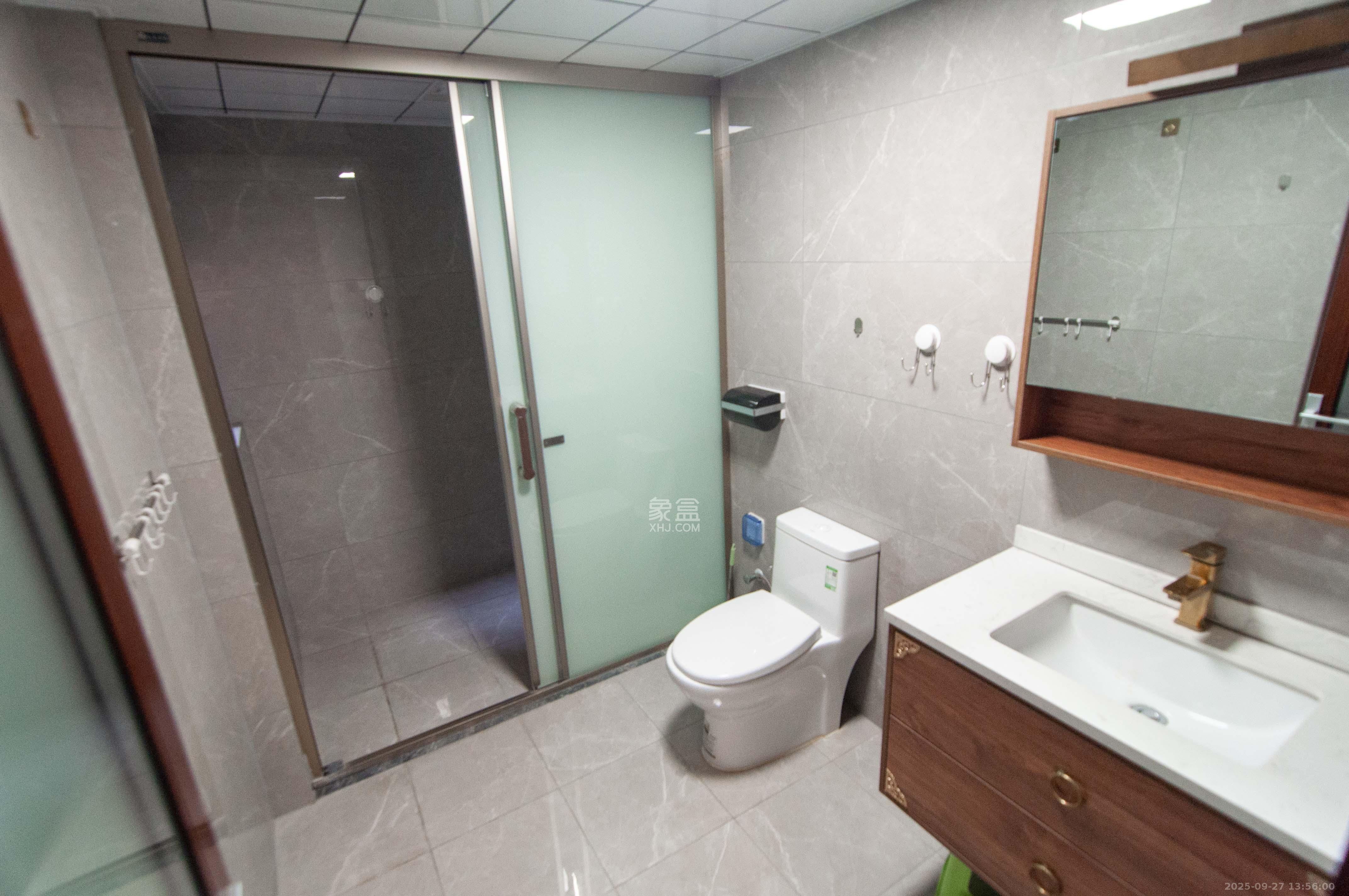 长房梅溪香山 4室2厅2卫 338.0万 长房梅溪香山 4室2厅2卫 338.0万卫生间